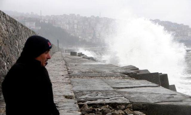 Zonguldak ta dev dalgalar mendireği aştı Son Dakika Gündem Haberleri