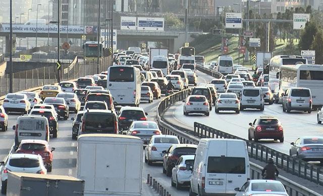 Stanbul Da Ak Am I K Saatlerinde Trafik Yo Unlu U G Ndem Haberleri