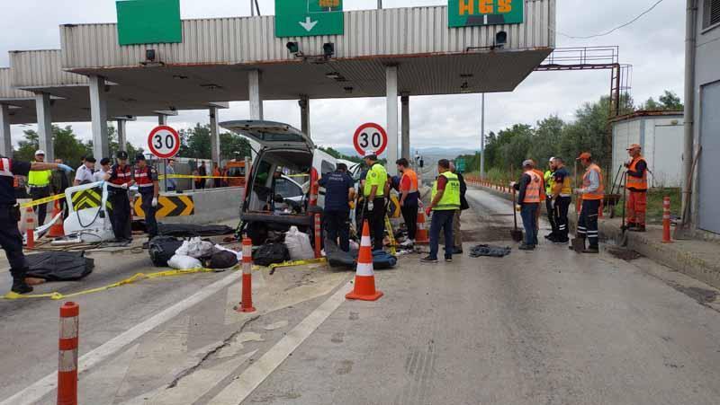 Hafif Ticari Ara Gi Elerin Beton Bariyerine Arpt L Son Dakika