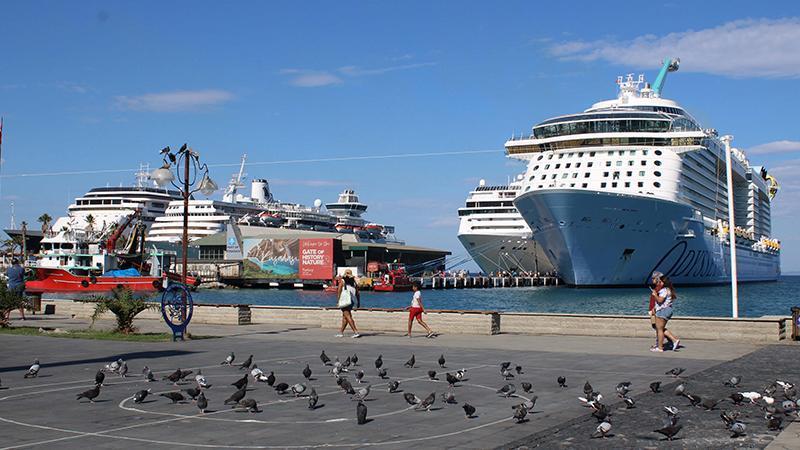 Ku Adas Na Kruvaziyerle Bin Turist Geldi