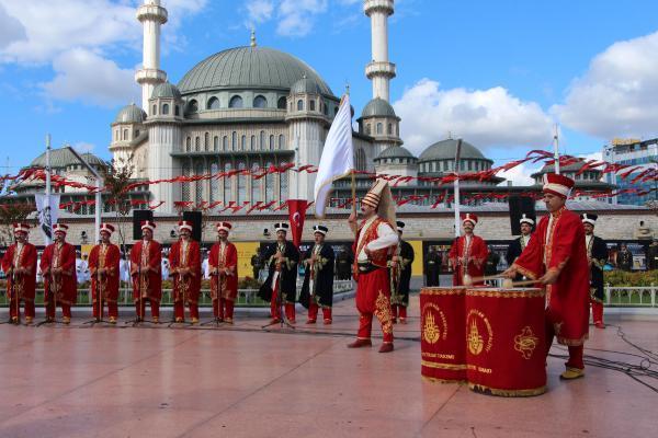 Stanbul Un Kurtulu Unun Y L D N M Nde Taksim De T Ren D Zenlendi