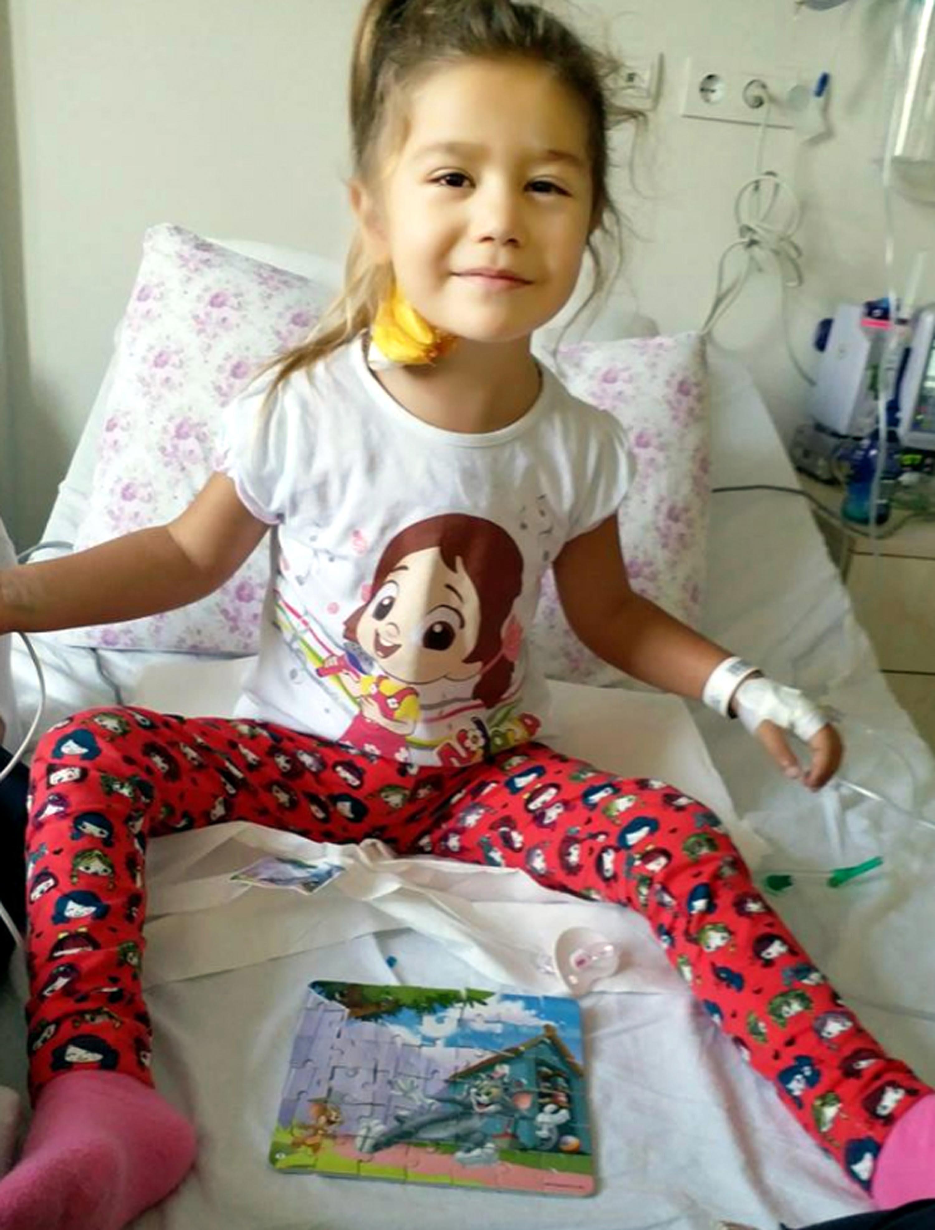 5 yaşındaki Elçin gözyaşları içinde toprağa verildi