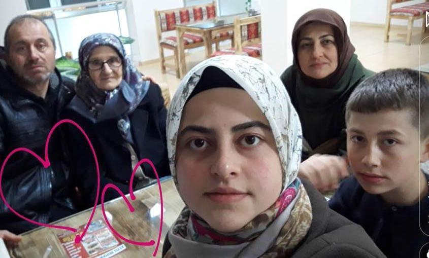 Kazada ölen ailesinin mezarlarını cezaevinden izinli çıkıp ziyaret etti