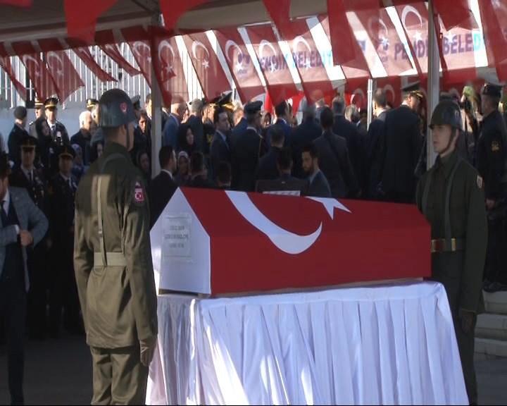 Cenaze nakil aracının devrilmesiyle şehit olan askerler toprağa verildi