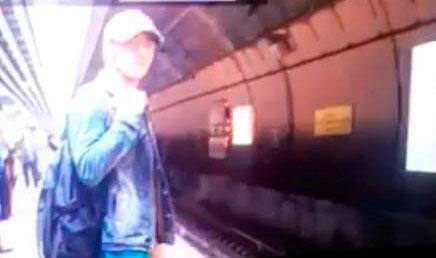 Sirkeci Marmaray İstasyonunda bir yolcu raylara düştü