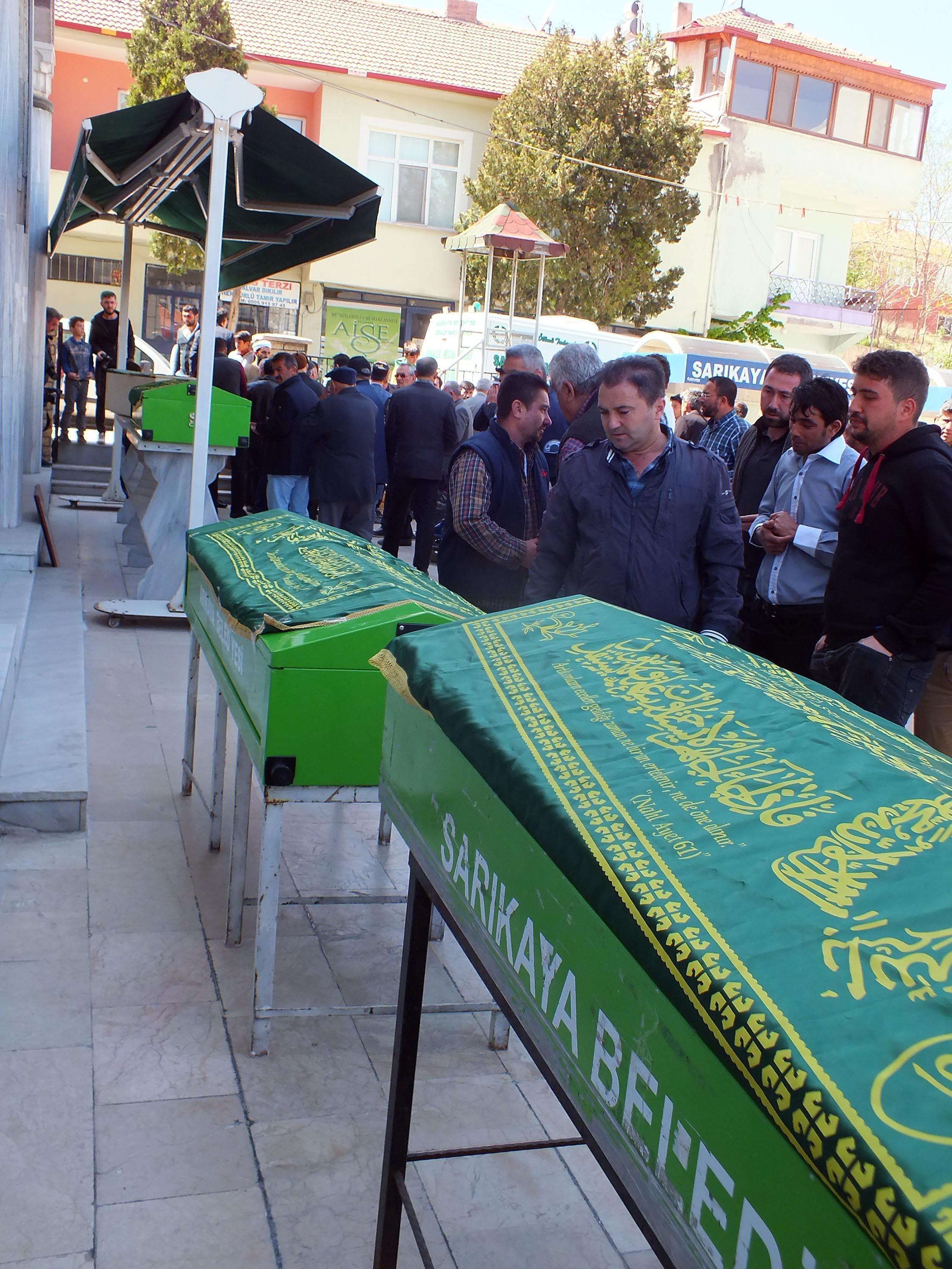 Otomobil park halindeki kamyonete çarptı, çok sayıda ölü var