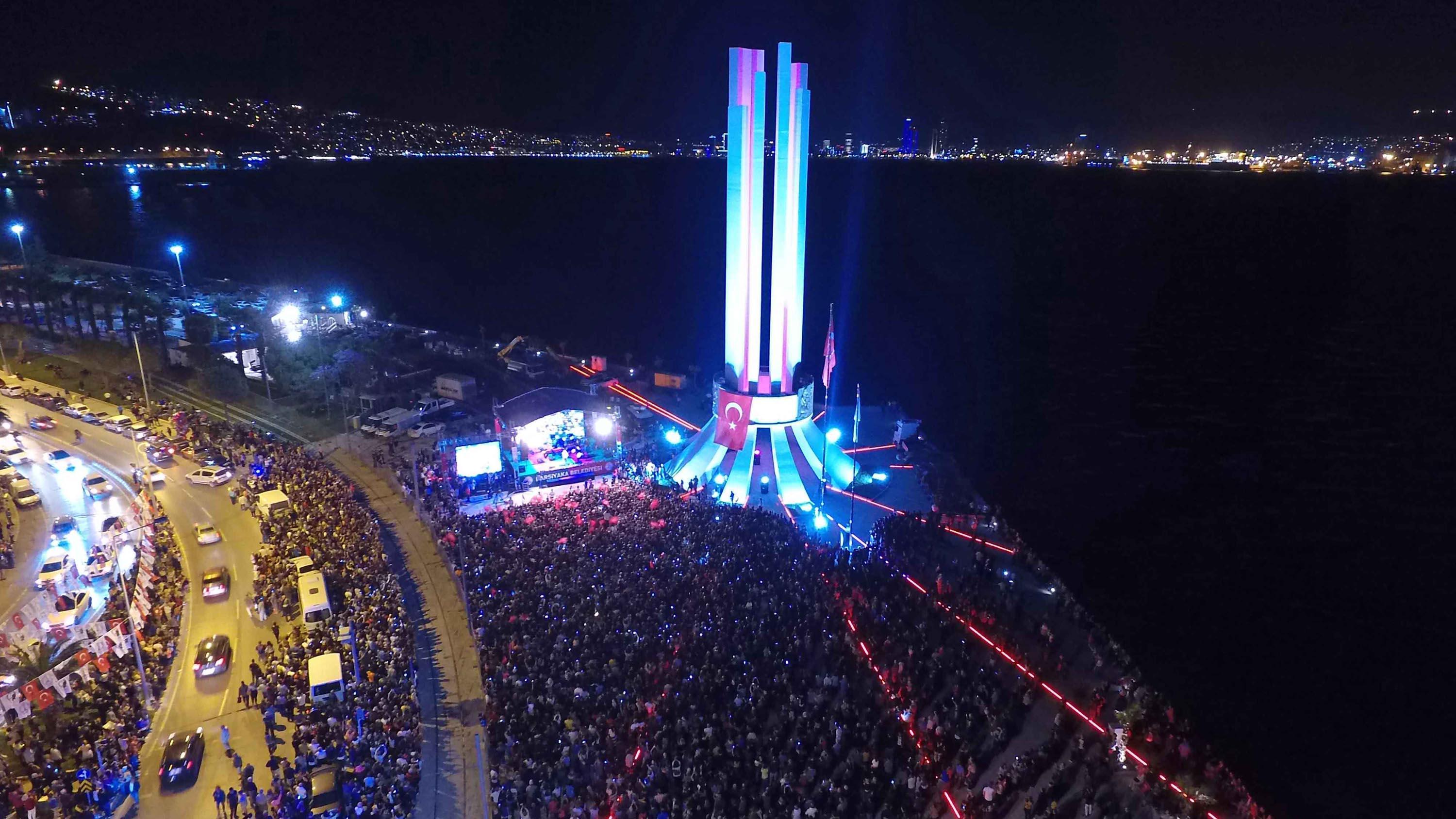 Selda Bağcan’a 20 bin kişilik koro