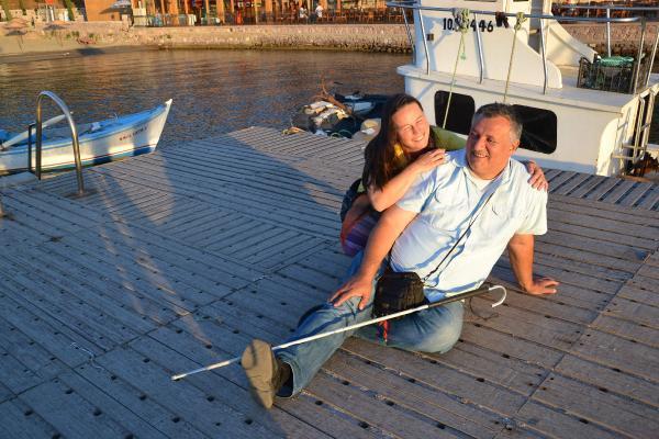 Gözlerini açtırmaya gittiği klinikte mutluluğu buldu