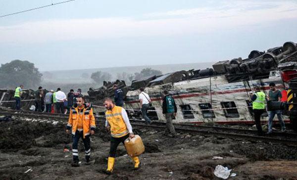 Tren faciasında bilanço ağır: 24 ölü, 318 yaralı