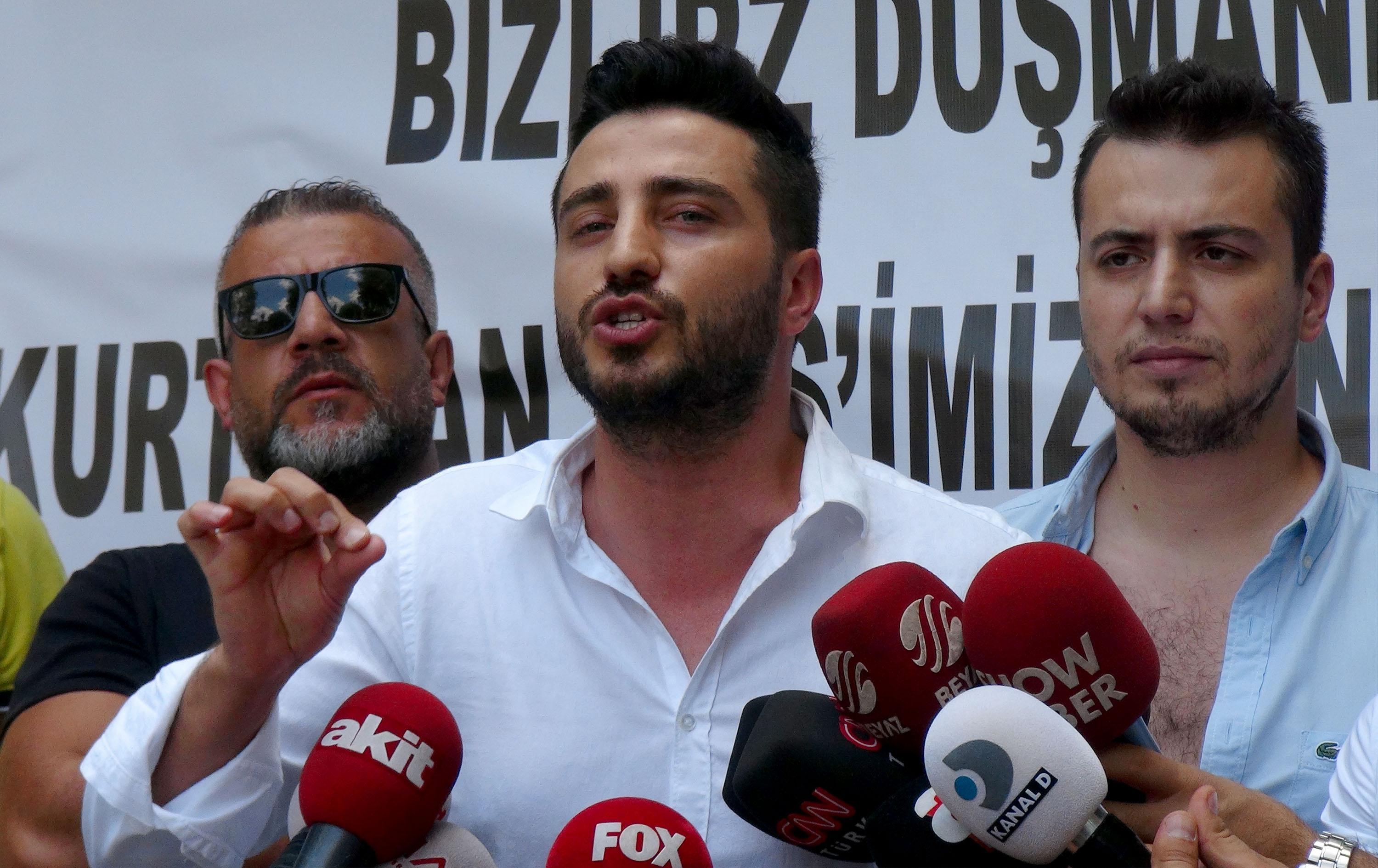 Emniyet önünde Adnan Oktar protestosu