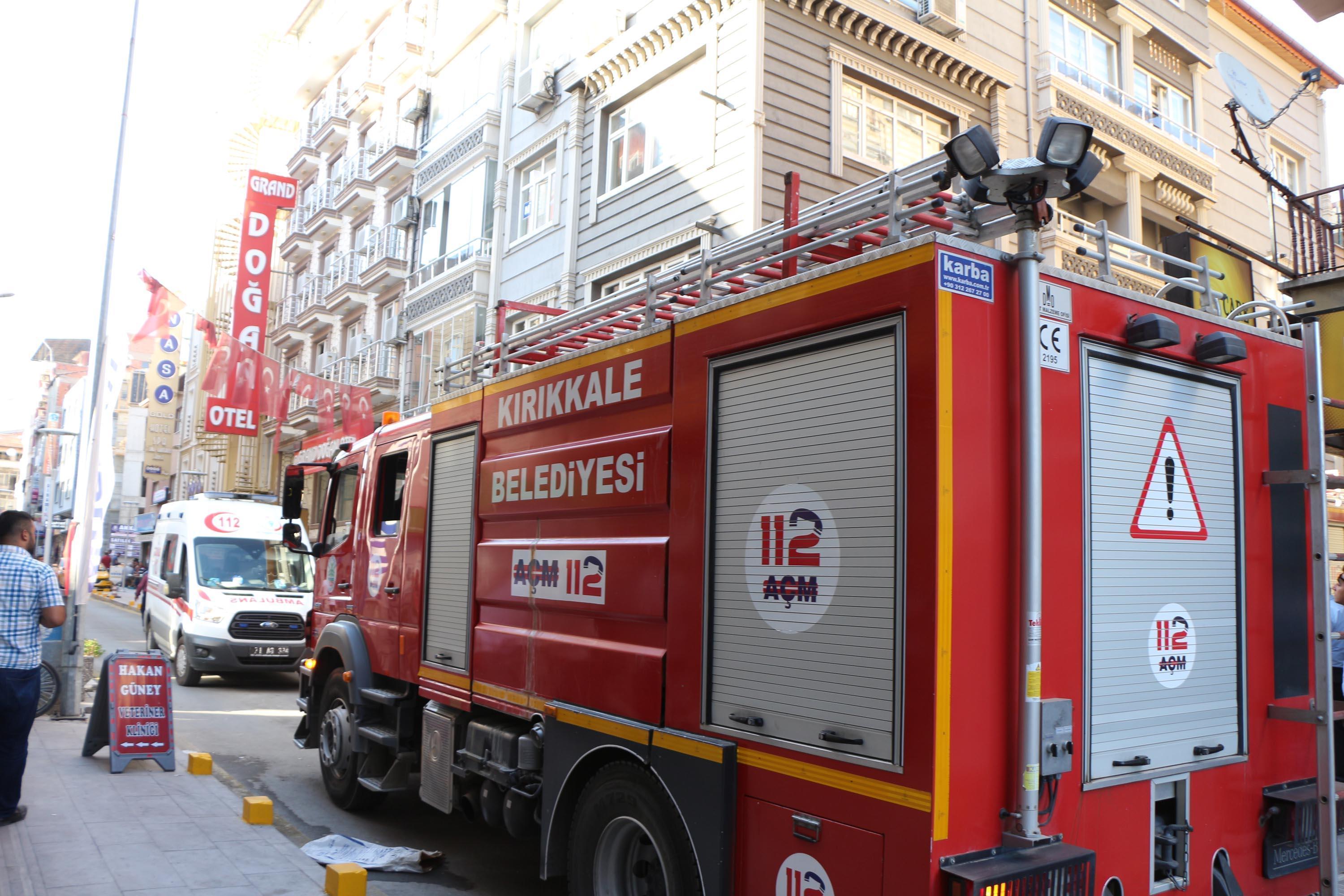 Kırıkkalede yerel gazetelerin bulunduğu binada yangın endişe yarattı