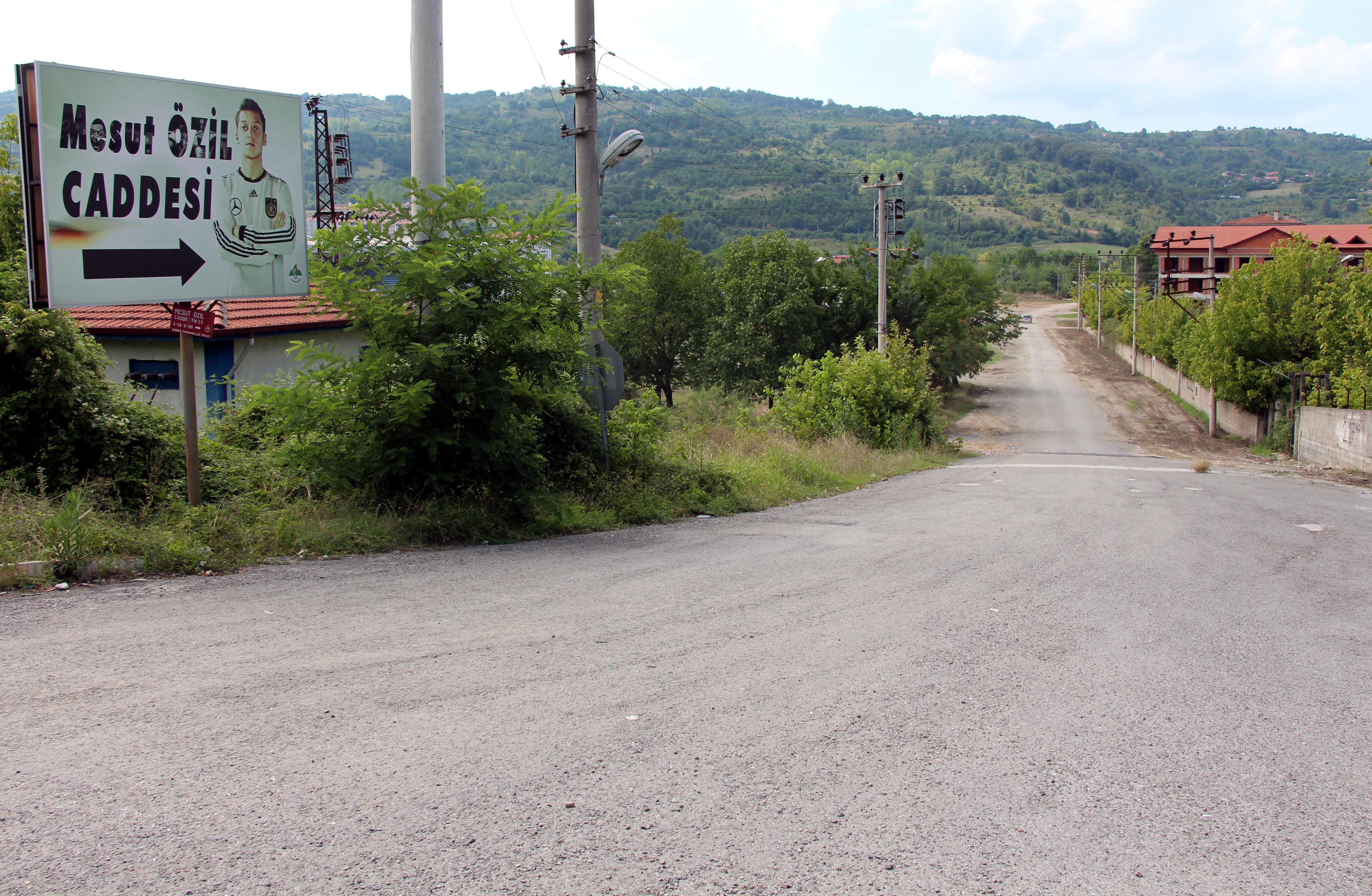 Belediyeden flaş karar Mesut Özilin o fotoğrafı değişiyor