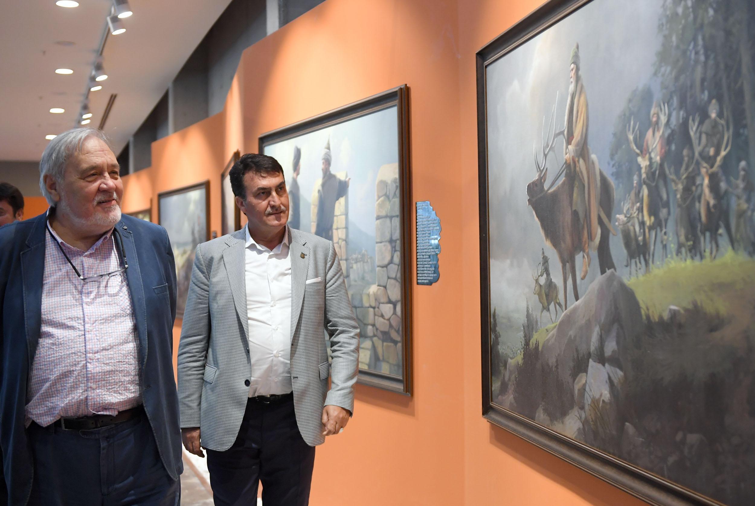 Açılış öncesi İlber Ortaylı gezdi