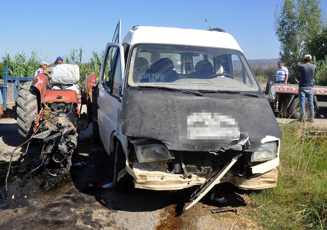 Tarım işçilerini taşıyan iki araç çarpıştı: 4ü çocuk, 12 yaralı