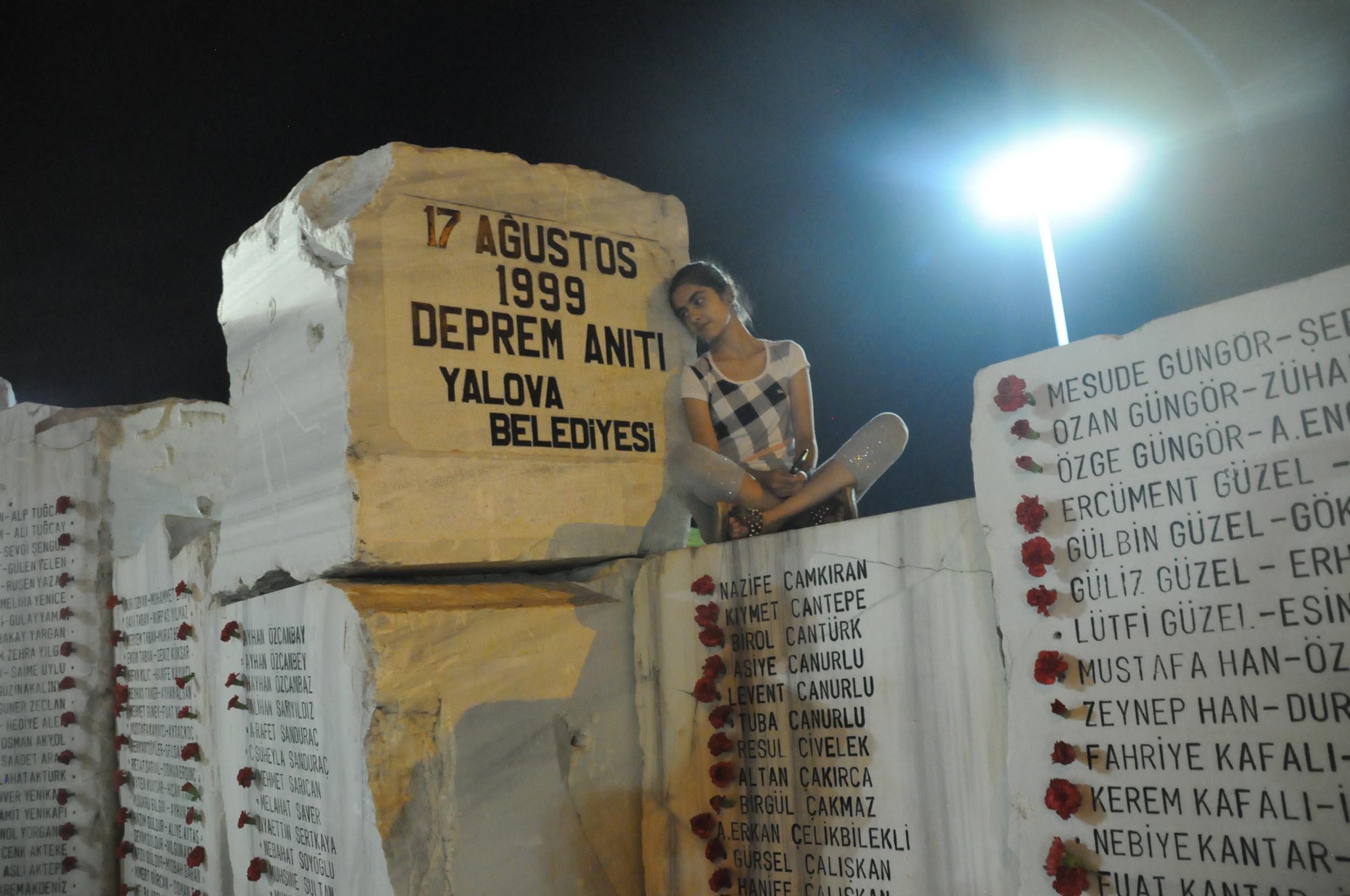 Adapazarında saatler 03.02yi gösterdiğinde gözyaşları sel oldu