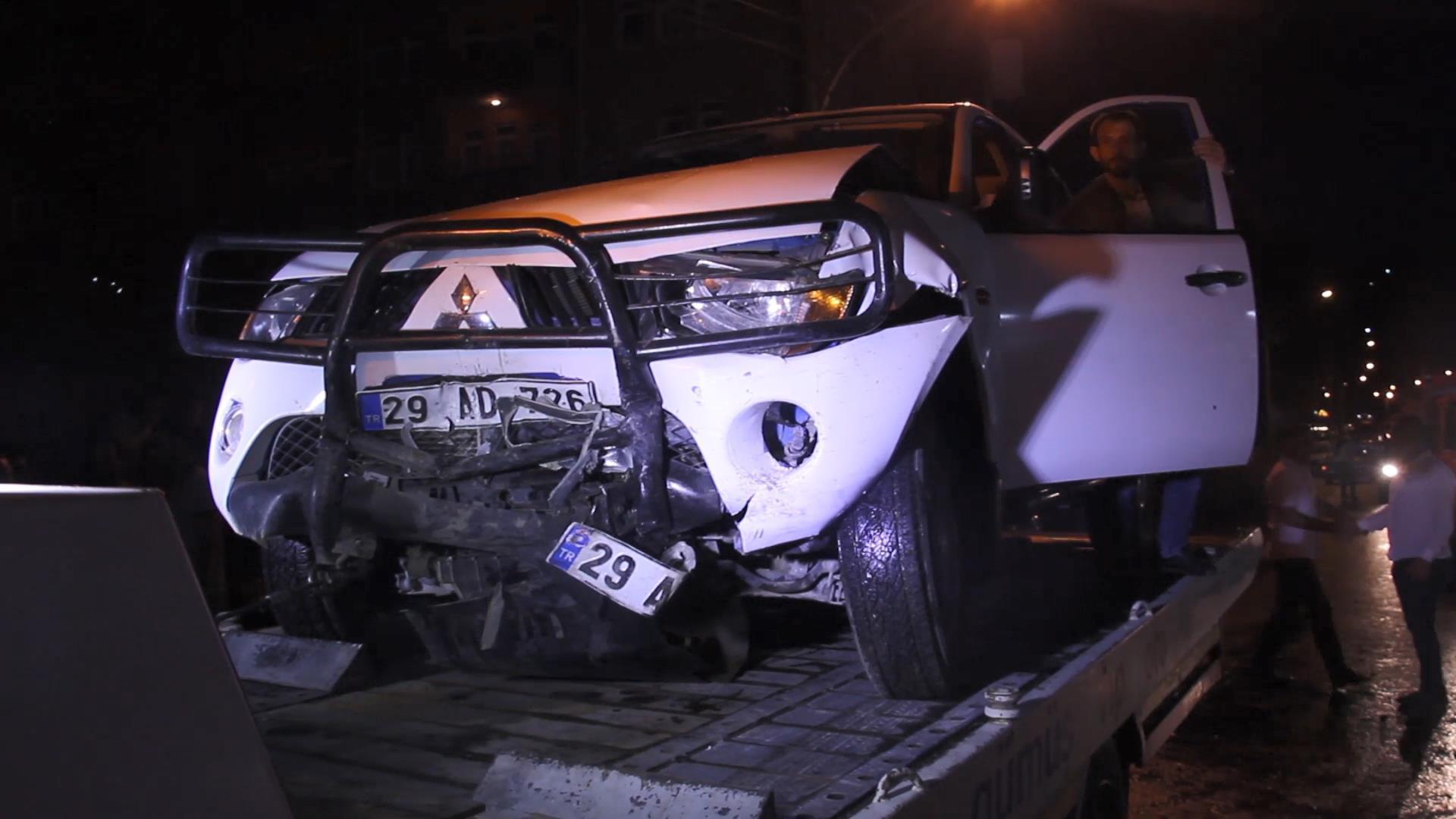 Hafif ticari araç, askeri kamyonete çarptı; 4ü asker 5 kişi yaralandı