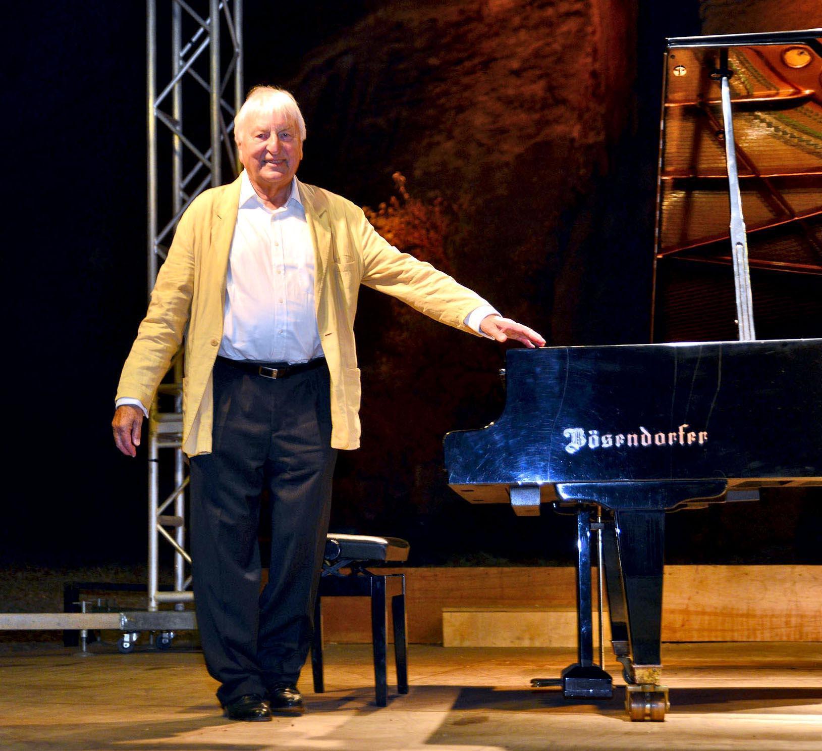 Gümüşlükte Alman piyano virtüözü Richter sahneye çıktı