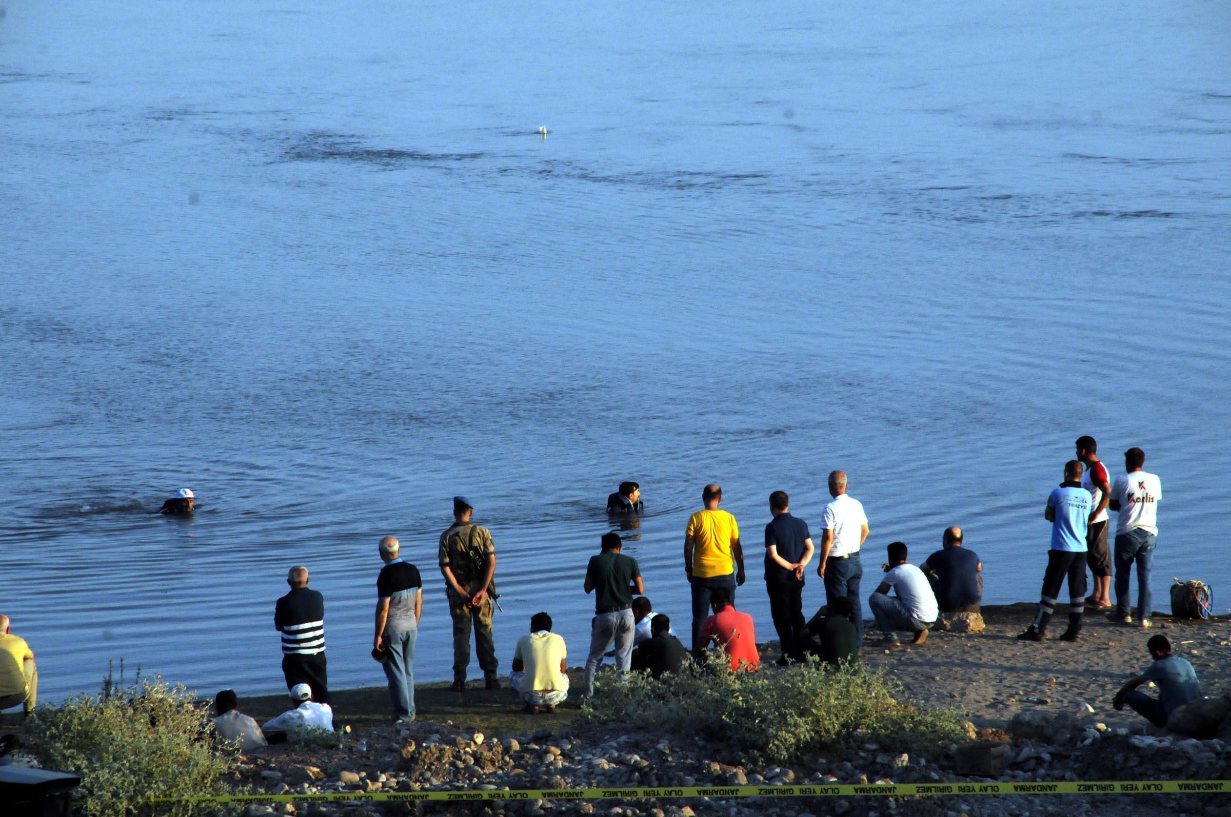 Cizrede Dicle Nehrine giren 2 işçi kayboldu