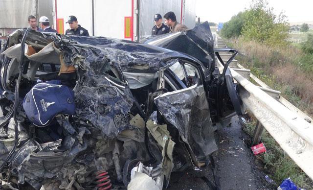 Bursa’da otomobille TIR çarpıştı: 2 ölü, 3 yaralı