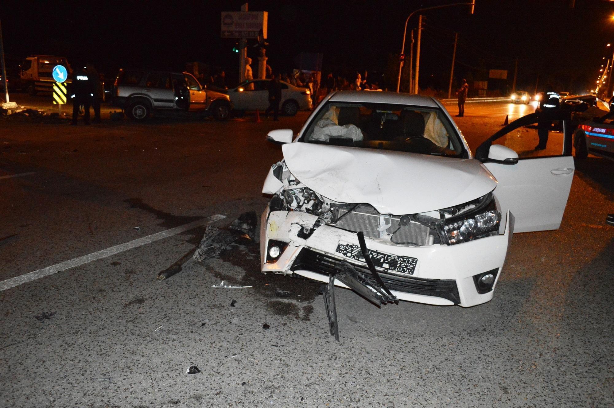 Çubukta zincirleme trafik kazası: Ölü ve yaralılar var
