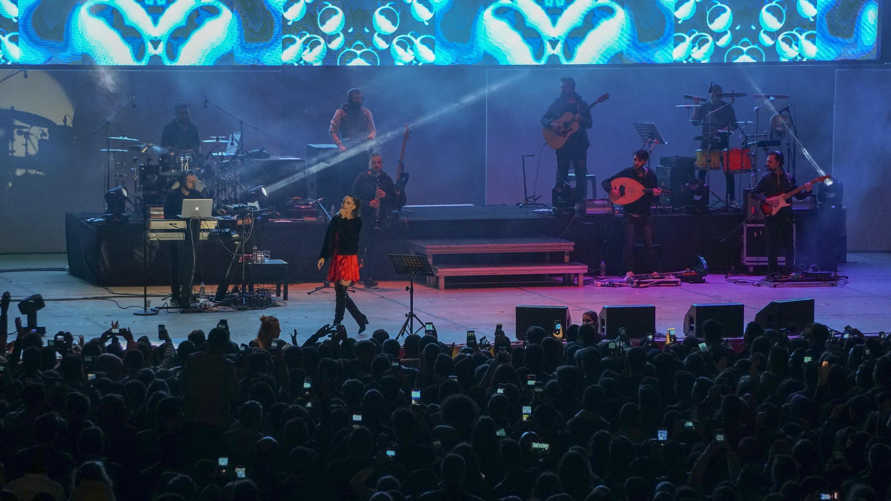 Derya Uluğdan sevenlerine albüm ve single müjdesi