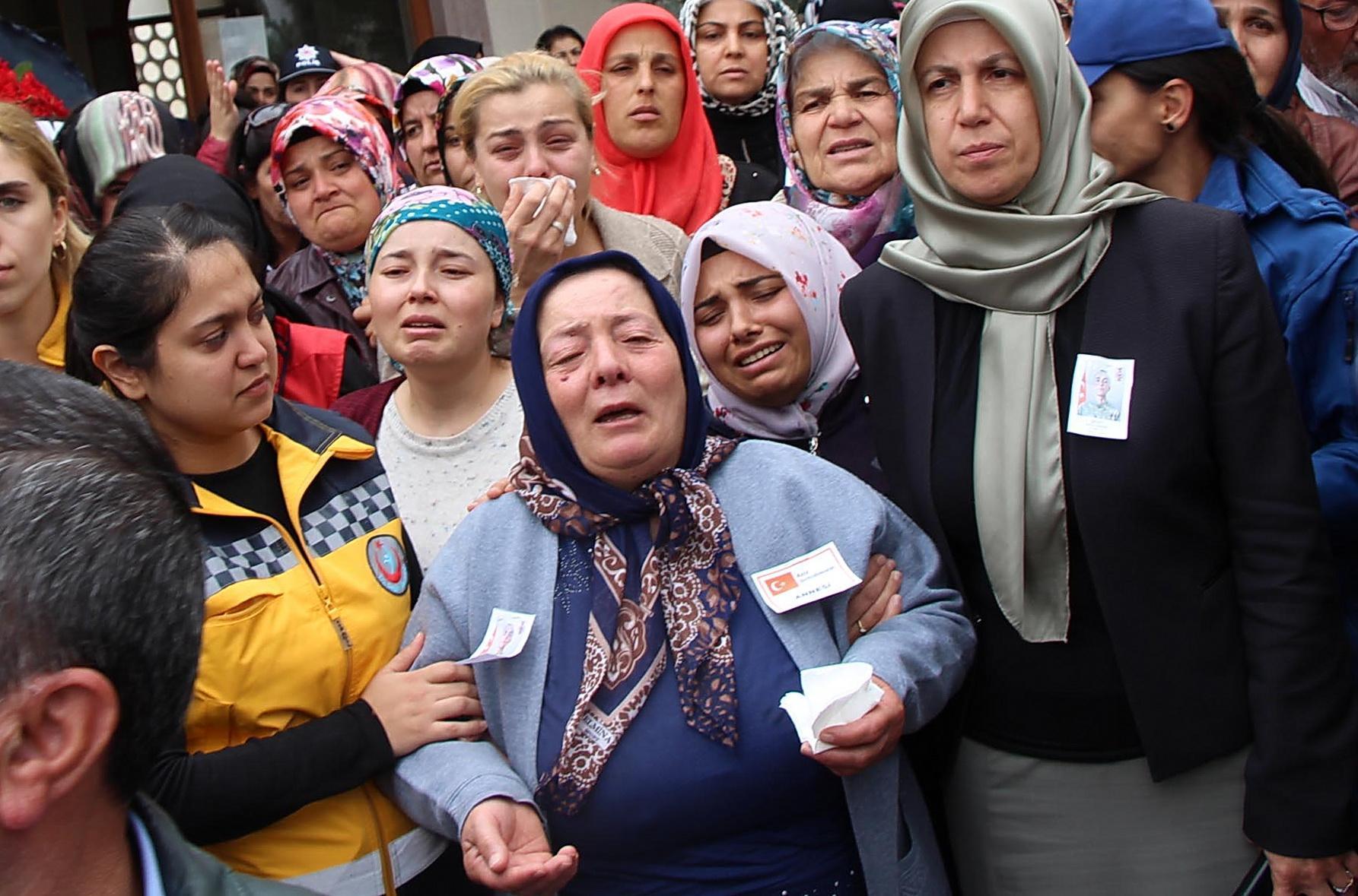 Şehit Sözleşmeli Er Emre Güngör, gözyaşlarıyla uğurlandı
