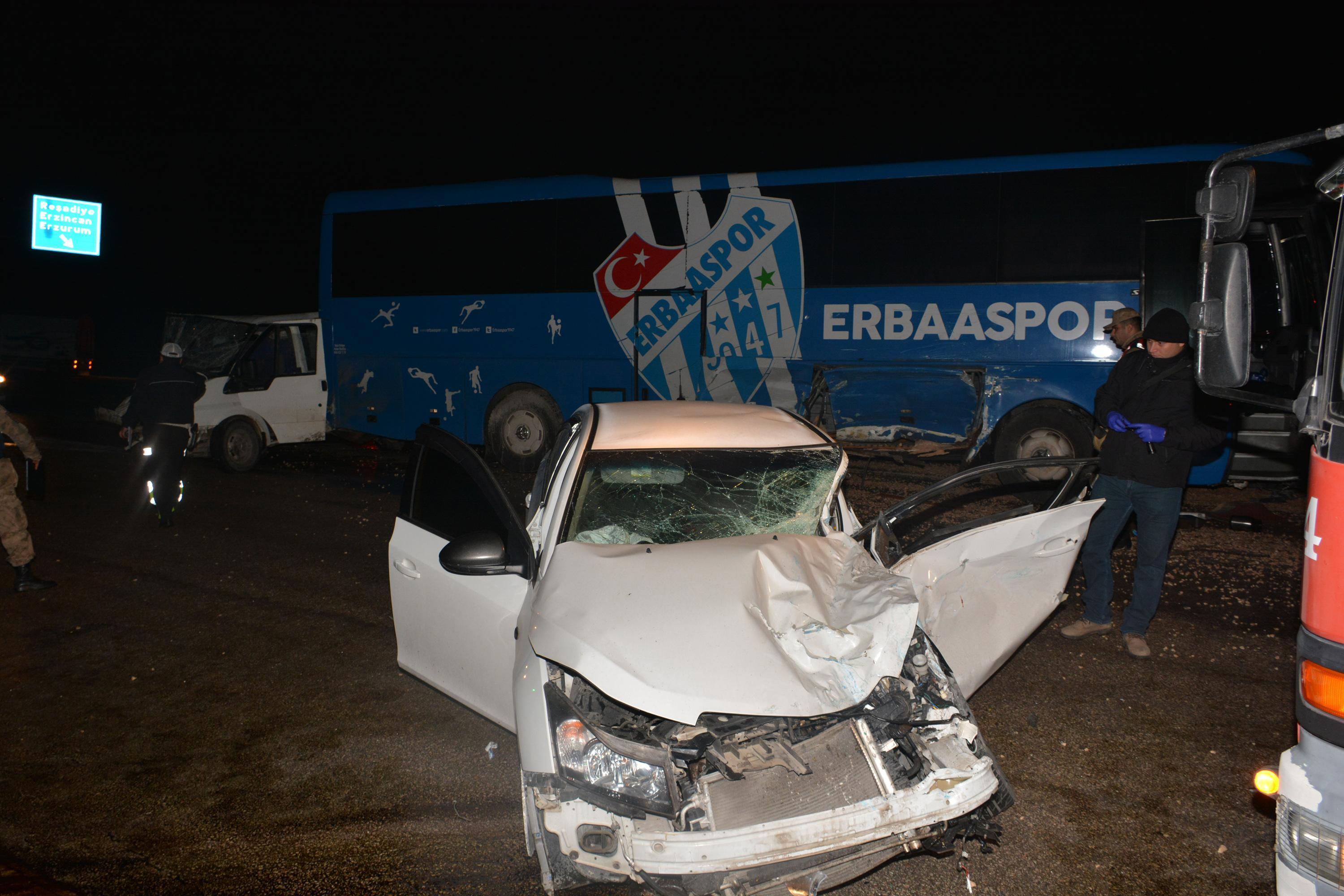 Erbaasporun otobüsü, takımı havalimanına bıraktıktan sonra kaza yaptı: 1 ölü, 3 yaralı