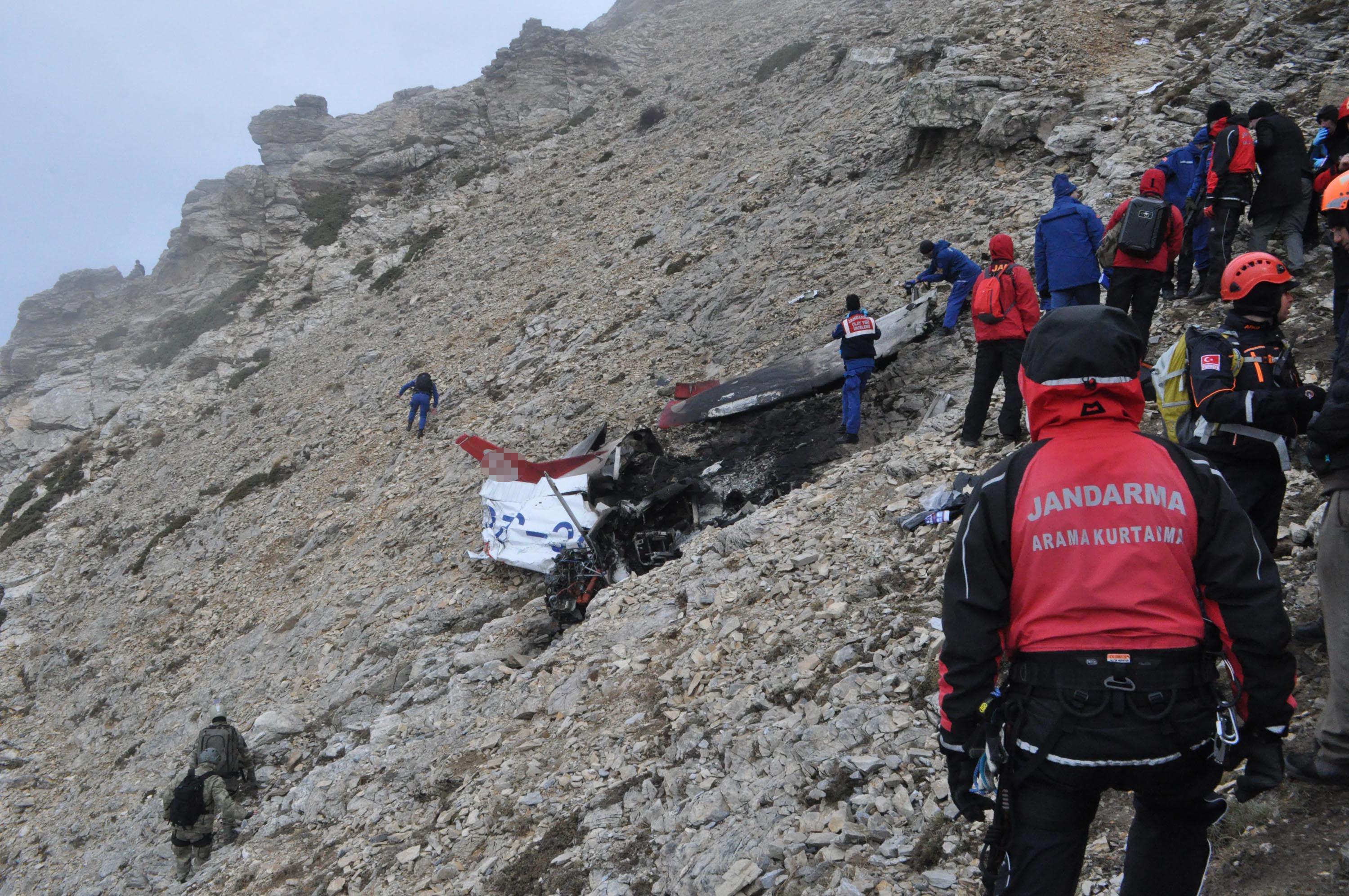 Düşen uçağın enkazı bulundu; Pilot ve öğrencisinden acı haber