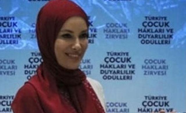 Ünlü oyuncu ilk kez tesettürle görüntülendi