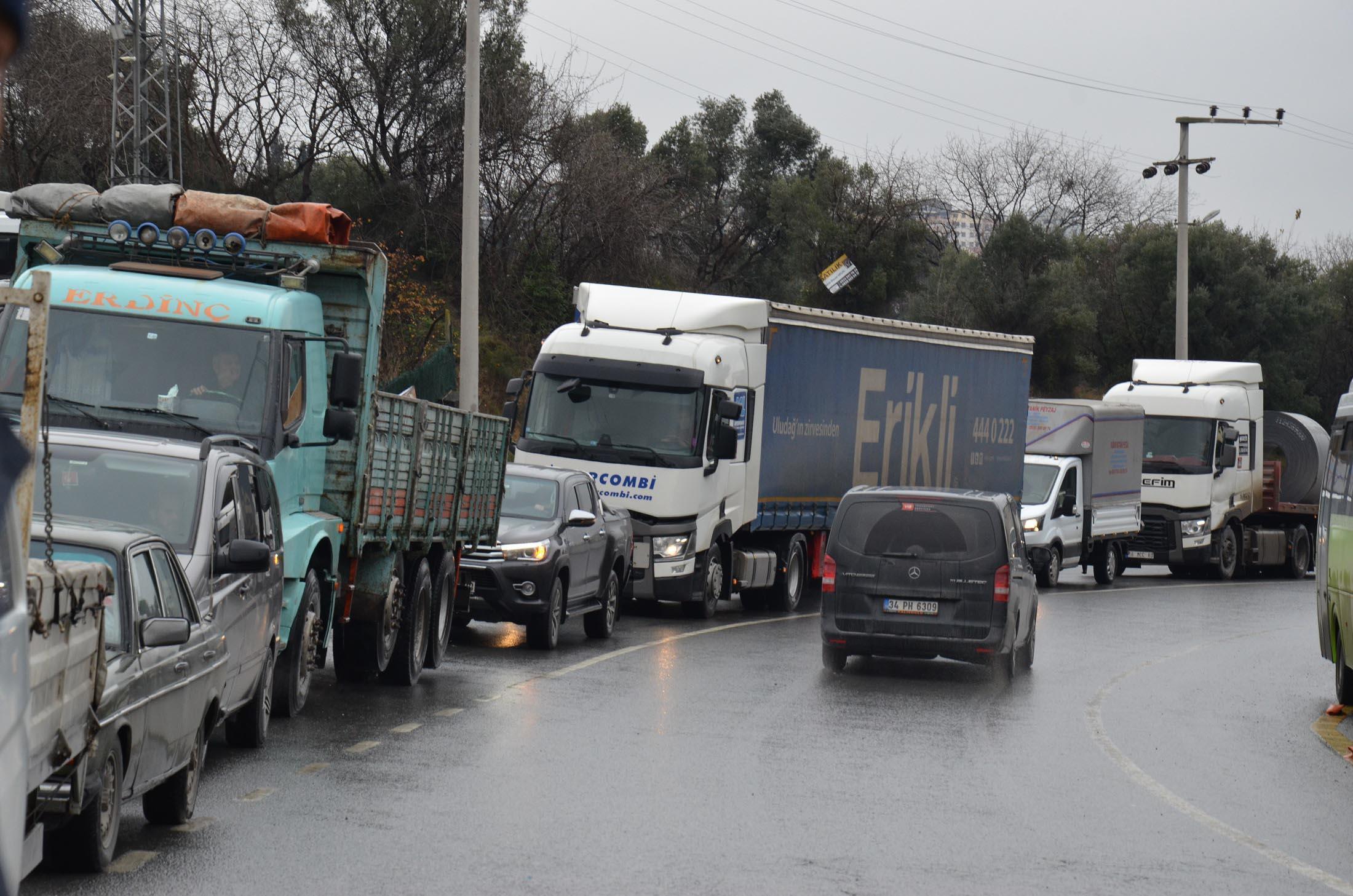 Köprü geçiş ücretleri artınca feribot kuyrukları oluştu