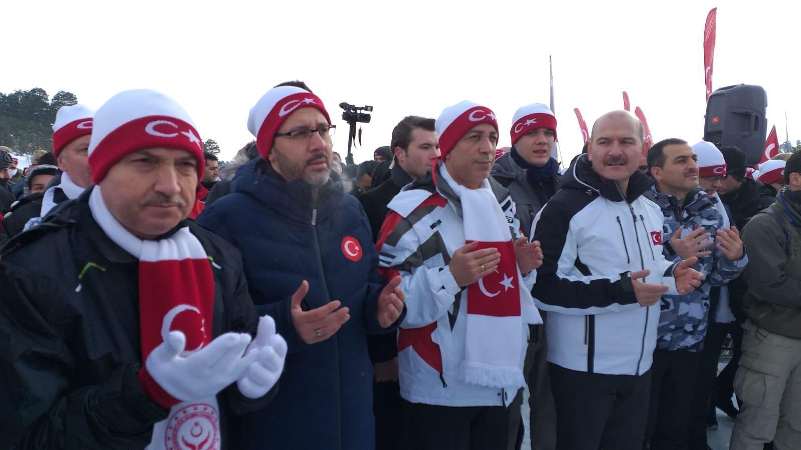 Sarıkamış şehitleri için 7den 70e binlerce kişi karda yürüdü