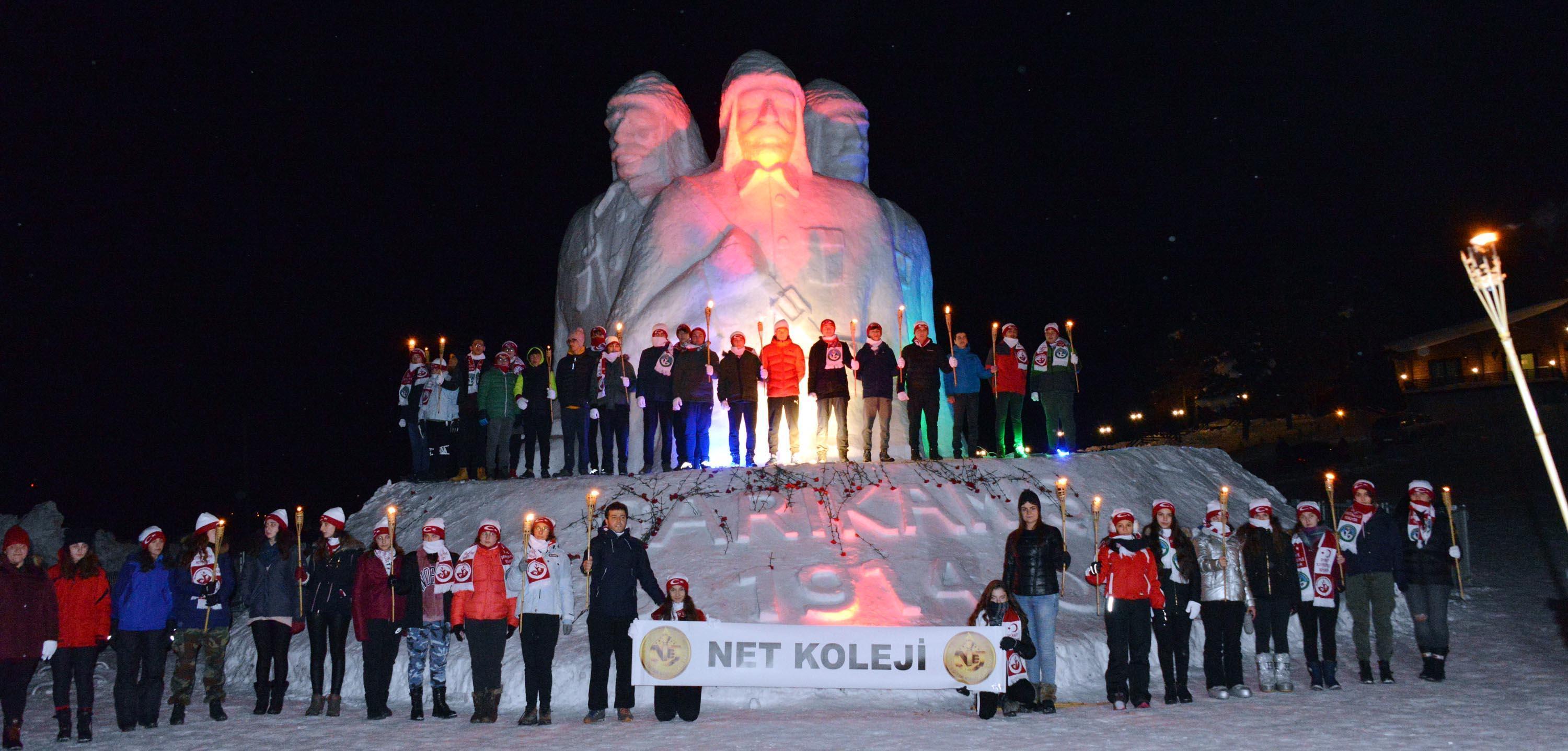 Sarıkamış şehitleri için 7den 70e binlerce kişi karda yürüdü