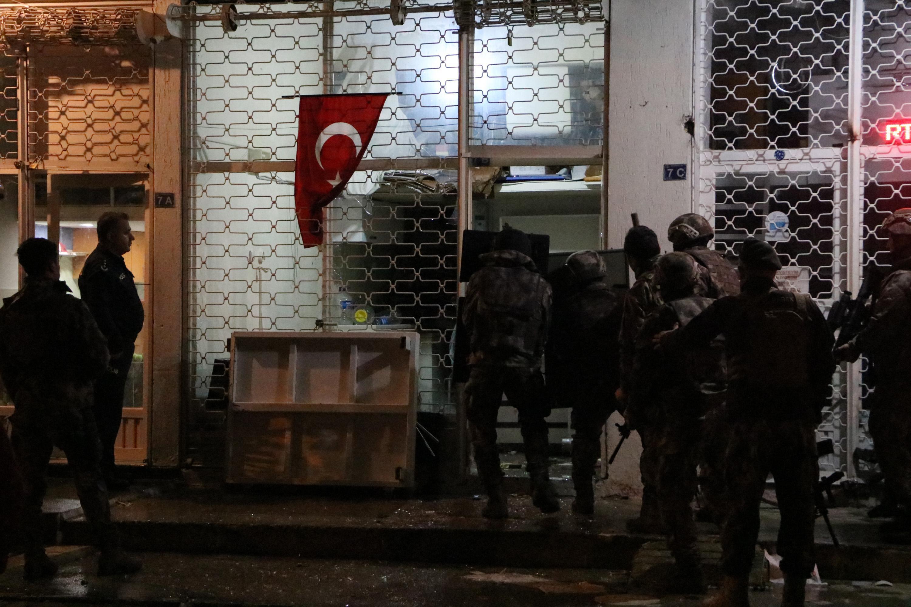 İşyerine giren şüpheliyi, Özel Harekat polisleri yakalandı