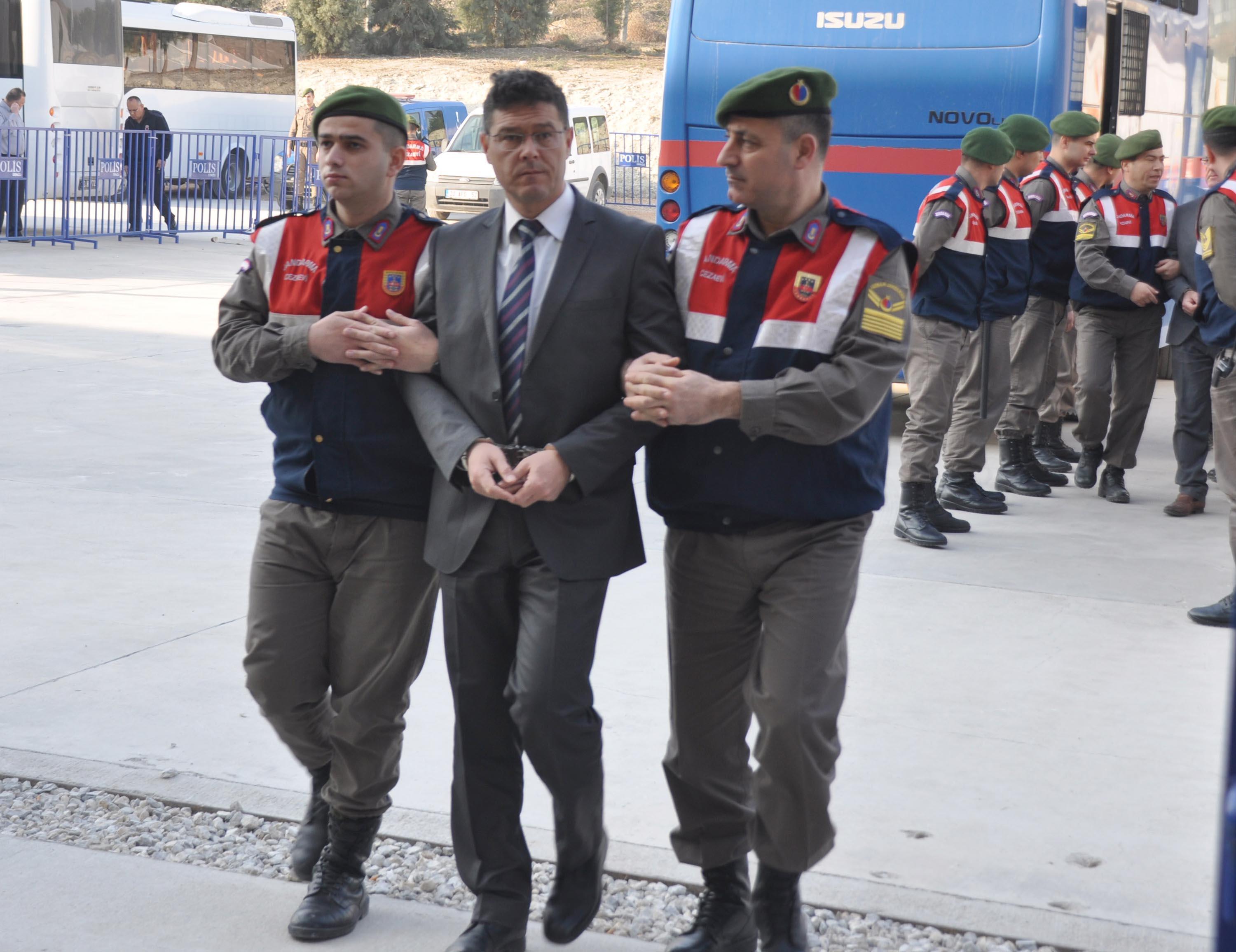 FETÖden 6 subaya verilen cezalar ile 41 sanık hakkındaki beraat kararı onandı