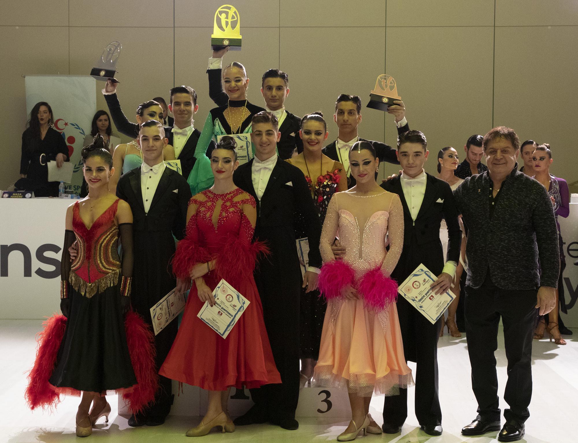 Dans Sporu BİLGİ Türkiye Şampiyonası’nda dansçılar performanslarıyla büyüledi