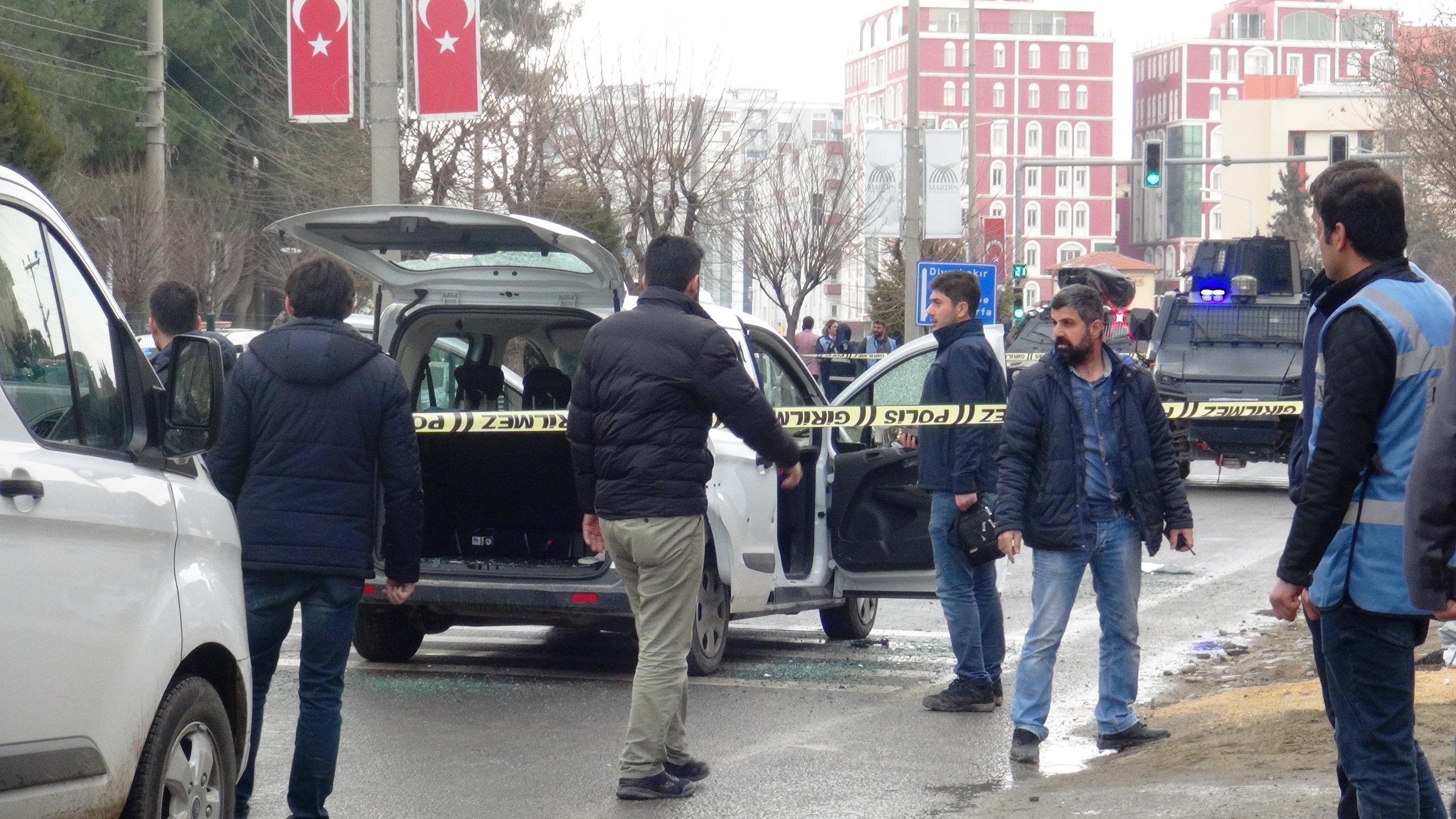 Kırmızı ışıkta bekleyen araca silahlı saldırı: 1 ölü, 4 yaralı