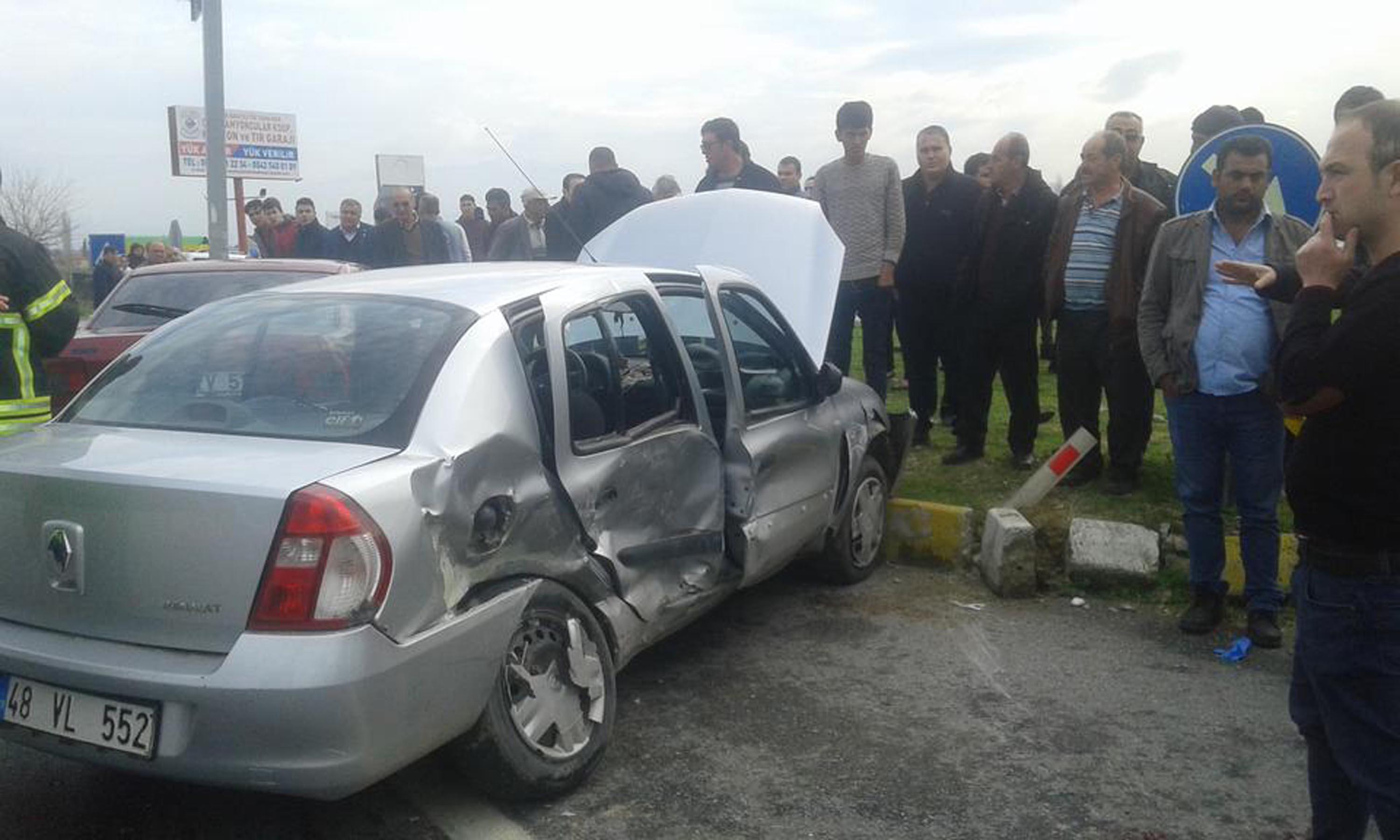 Düğün konvoyundaki otomobil kaza yaptı: 1i ağır 5 yaralı