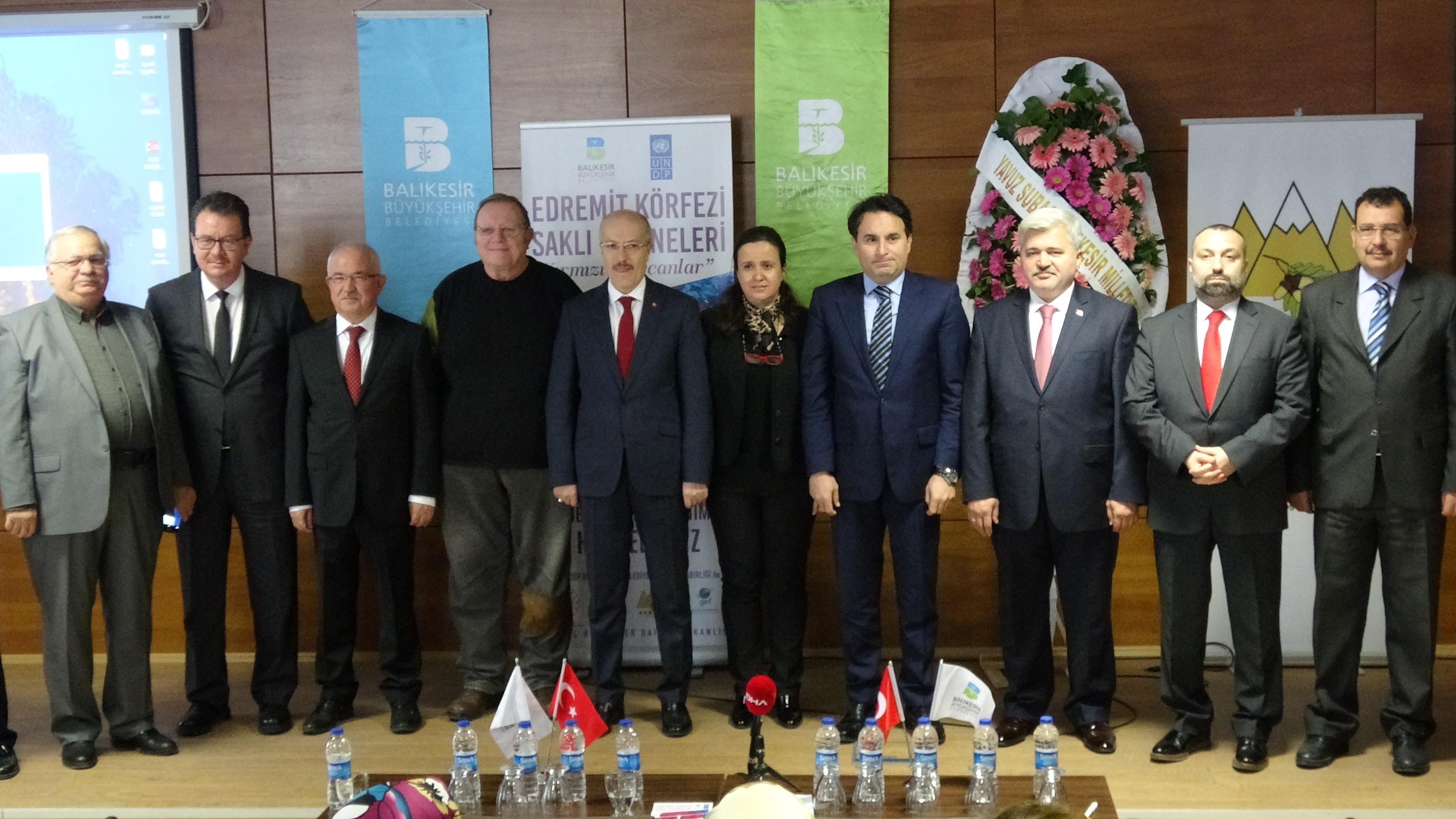 Ayvalıkta, denizlerin hazinesi kırmızı mercanları koruyacak proje tanıtıldı