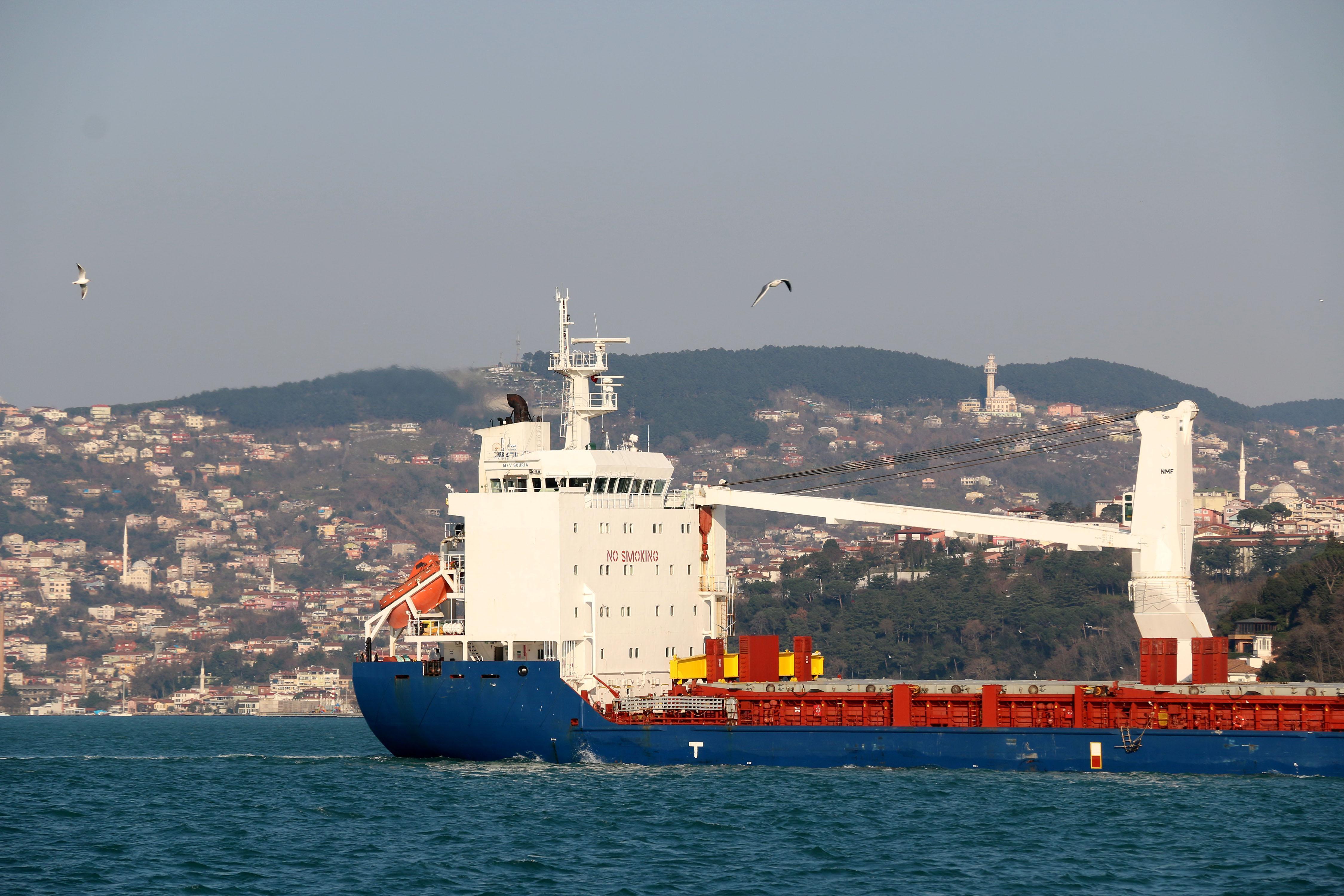 Suriye kargo gemisi İstanbul Boğazından geçti