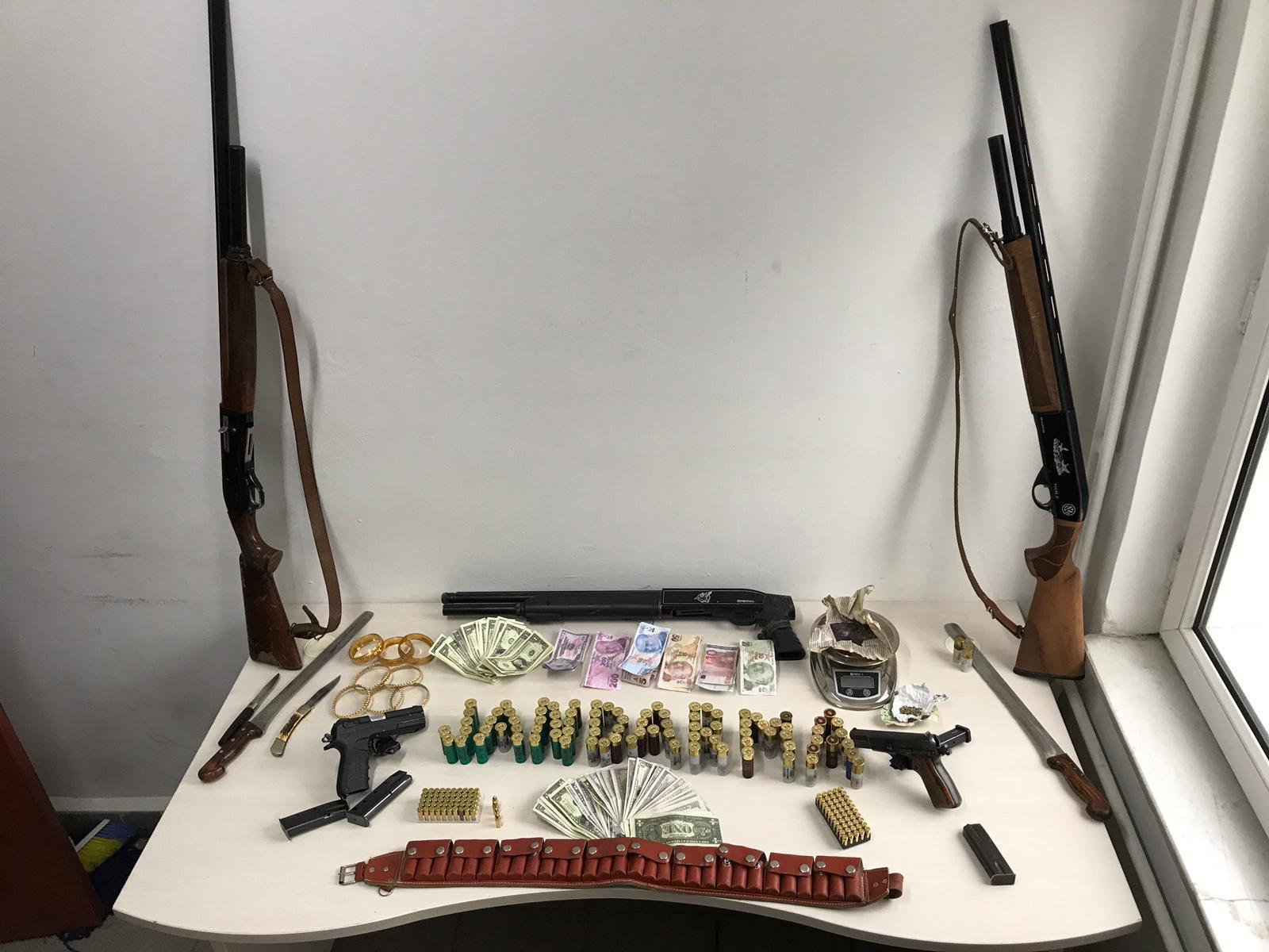 Jandarma Koçbaşıyla kırarak girdi: 2 tutuklama