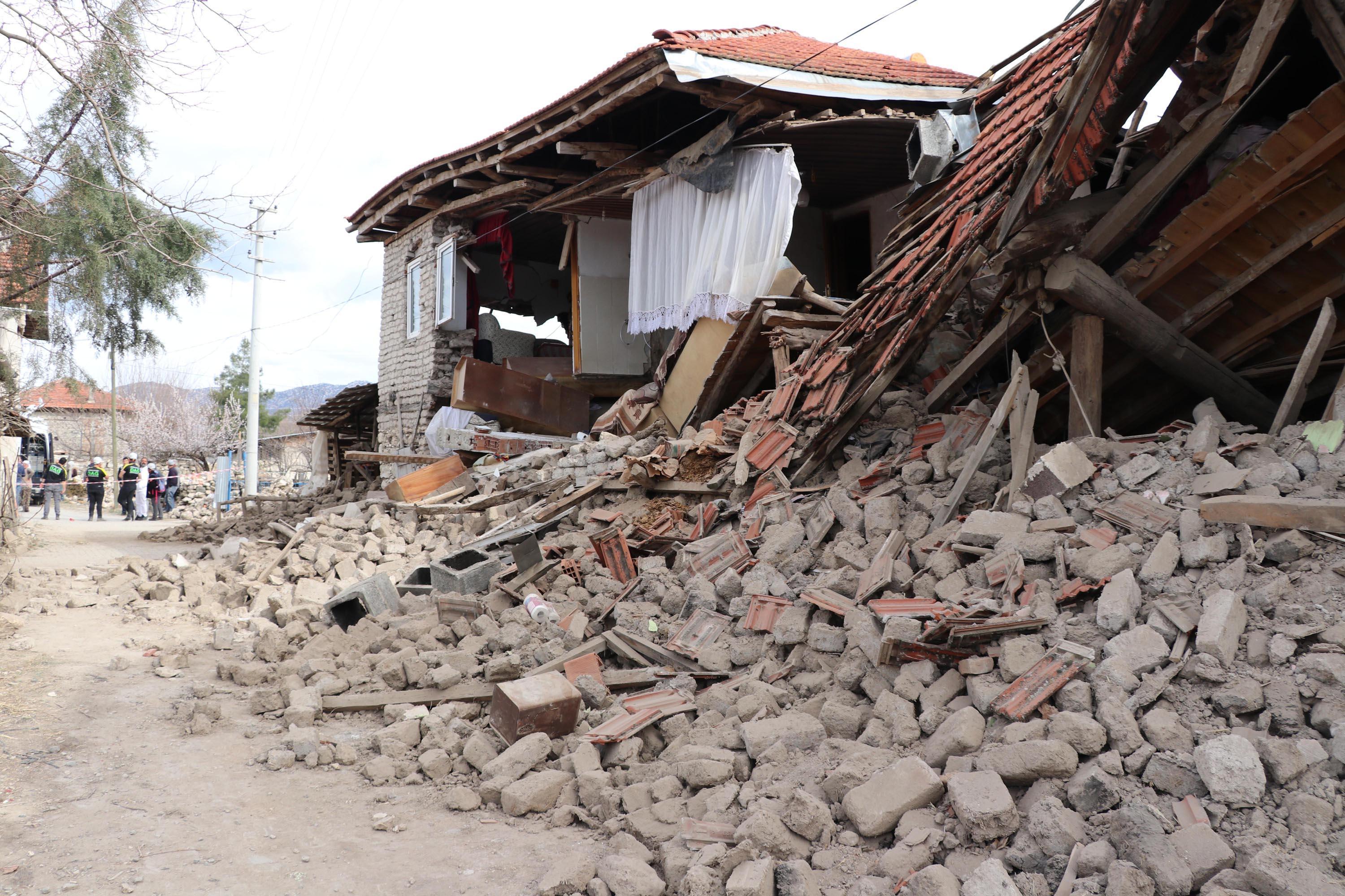 Denizlide 5.5 büyüklüğünde deprem