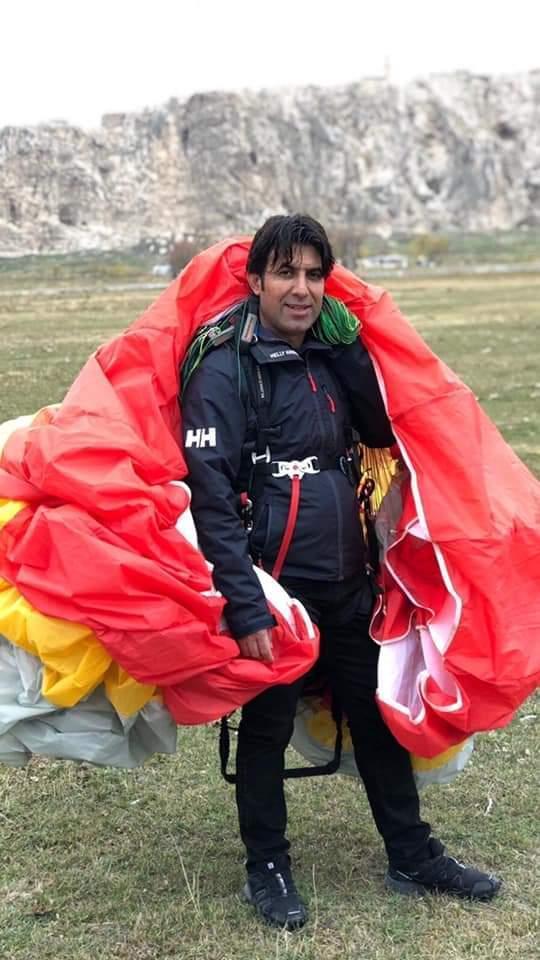 Van Gölüne düşen yamaç paraşütçüsü öldü
