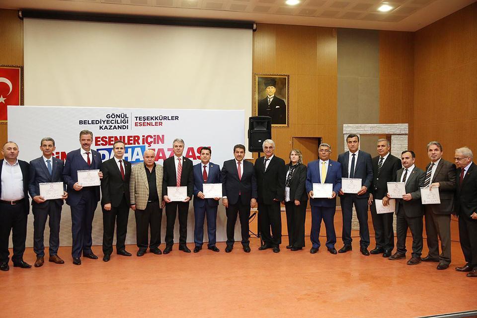 Esenler Belediye Başkanı Göksu mazbatasını aldı