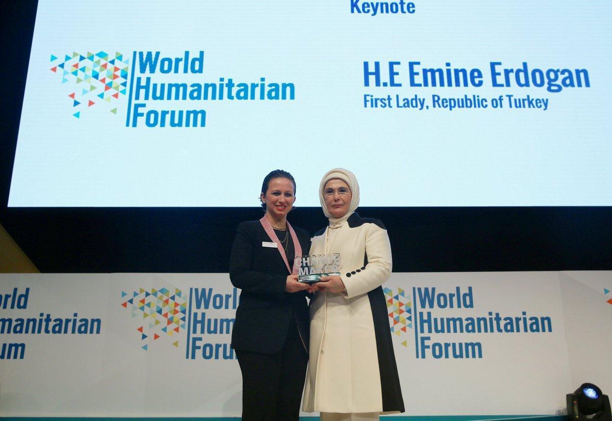 Emine Erdoğan’a Dünya İnsaniyet Forumundan ‘Fark Yaratan’ ödülü