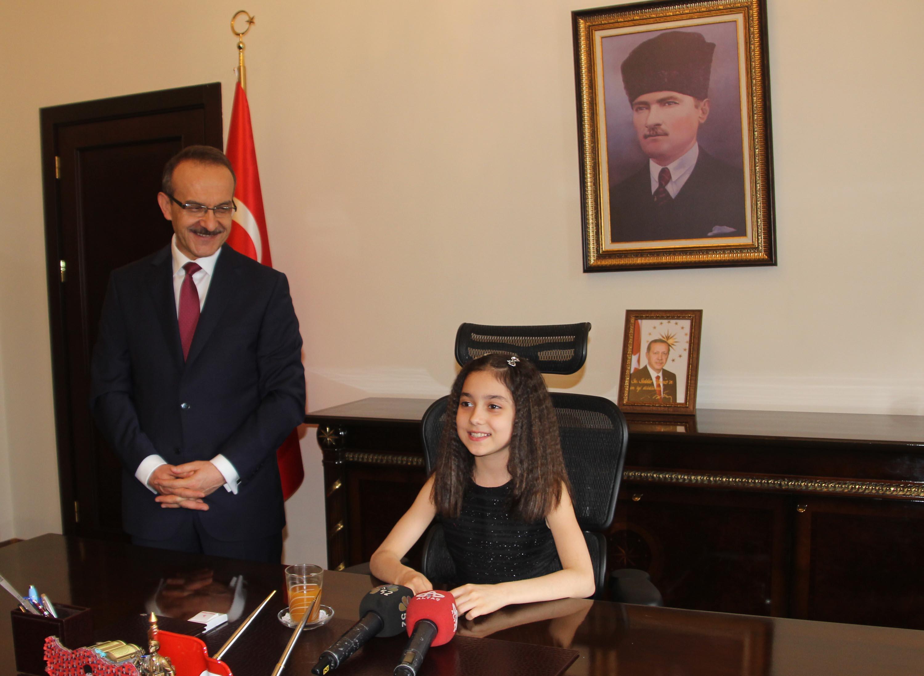 Koltuklarını devrettiler