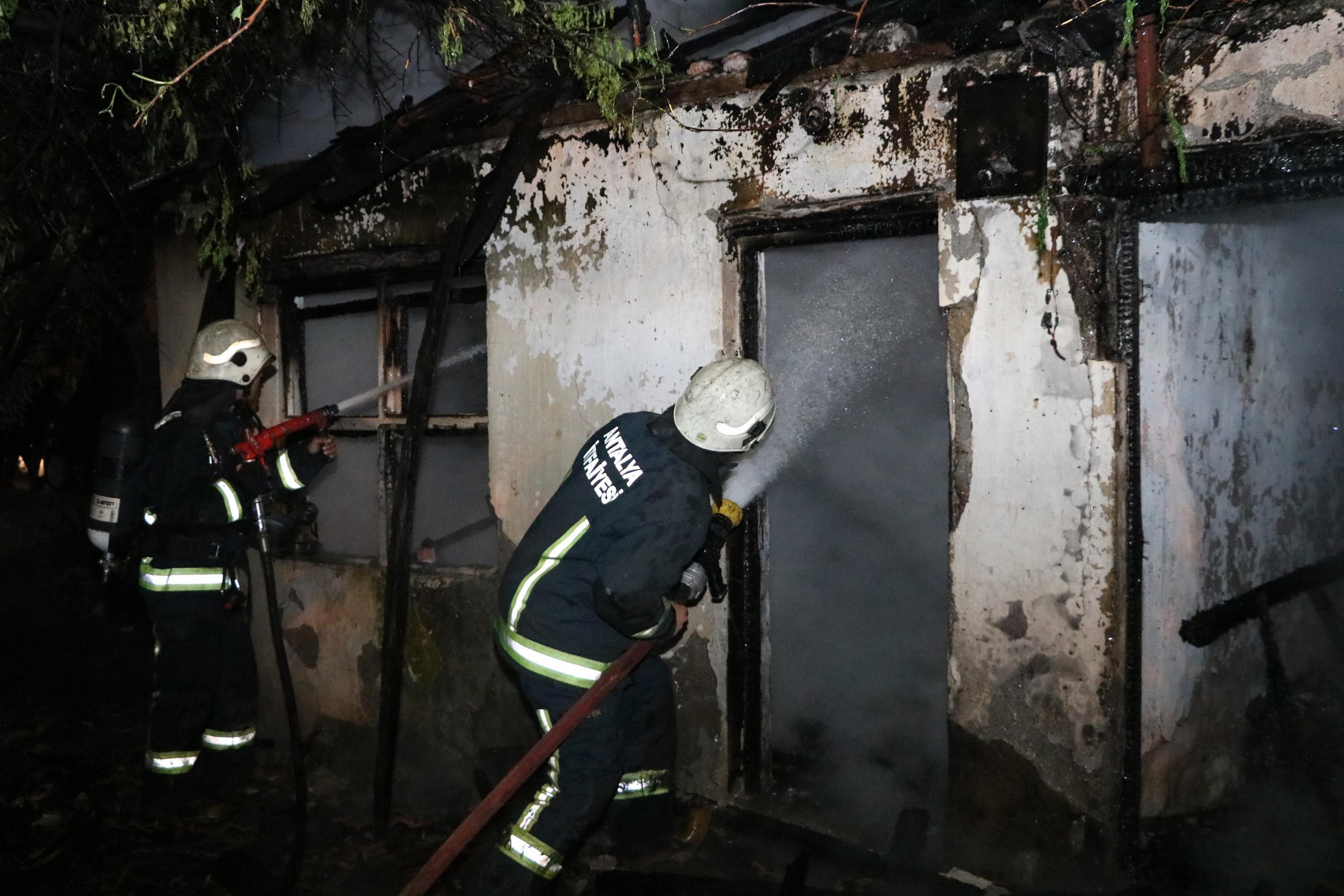 Evi yanan yaşlı adam, yangını akrabalarının çıkardığını öne sürdü