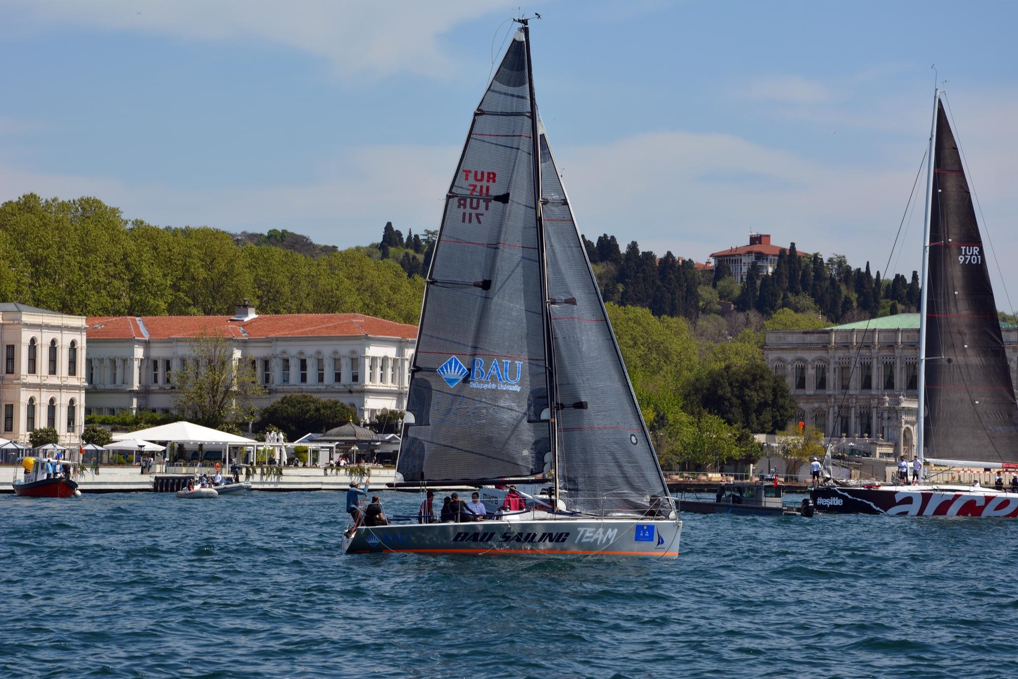 İstanbul Boğazı’nda yılın ilk yelkenli yarışı gerçekleşti