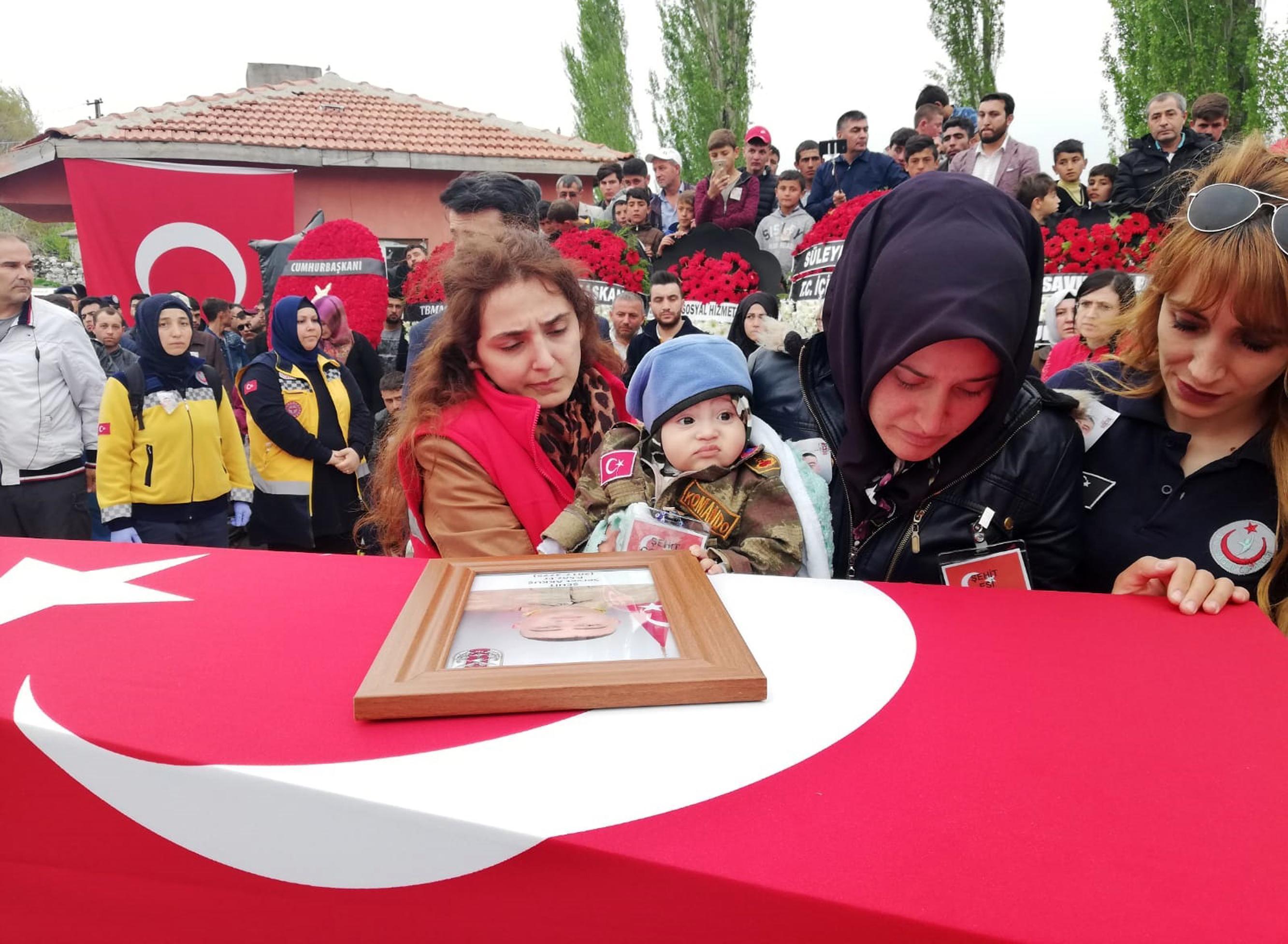 Şehitler son yolculuğuna uğurlandı