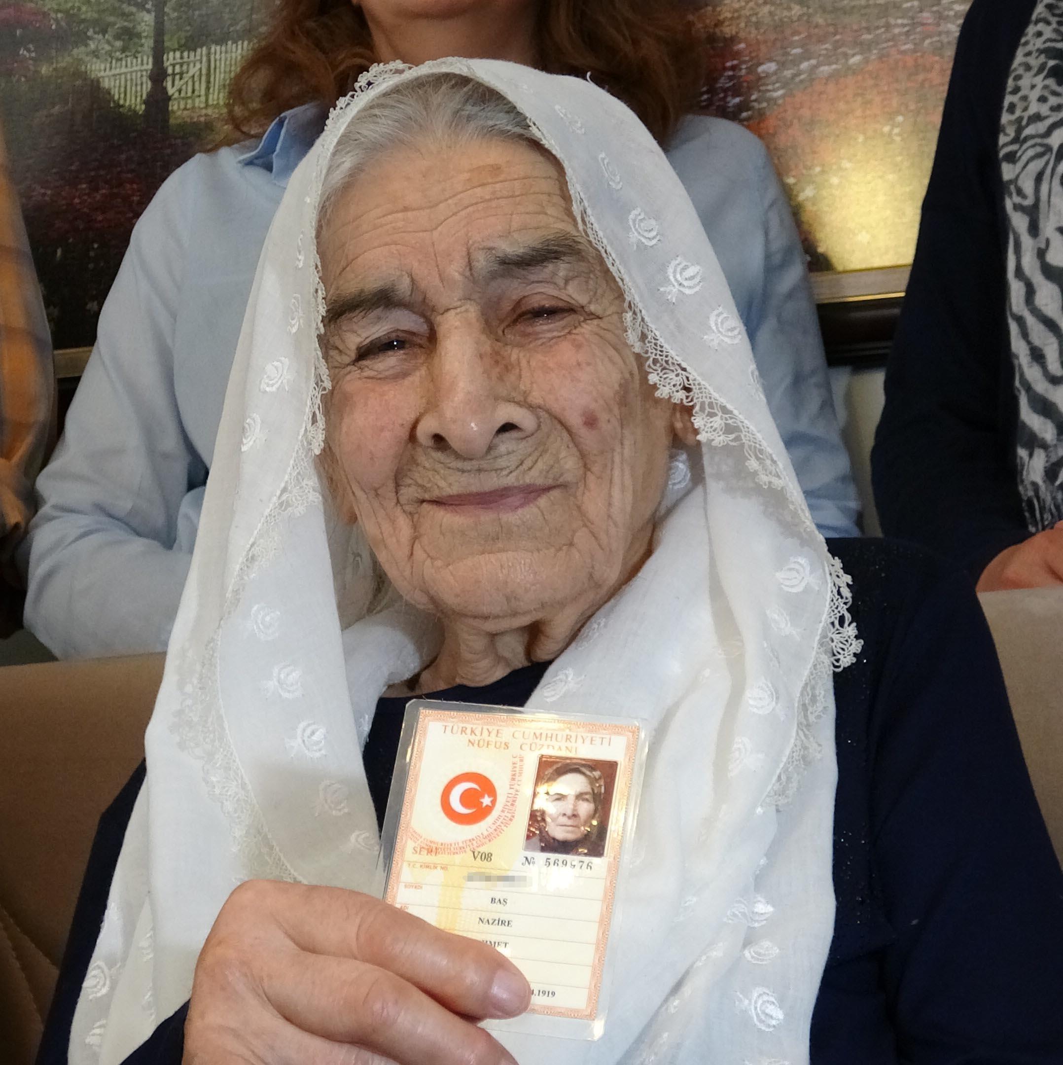 Vali Gürel, 1919 doğumlu Nazire Ninenin yaşını kutladı