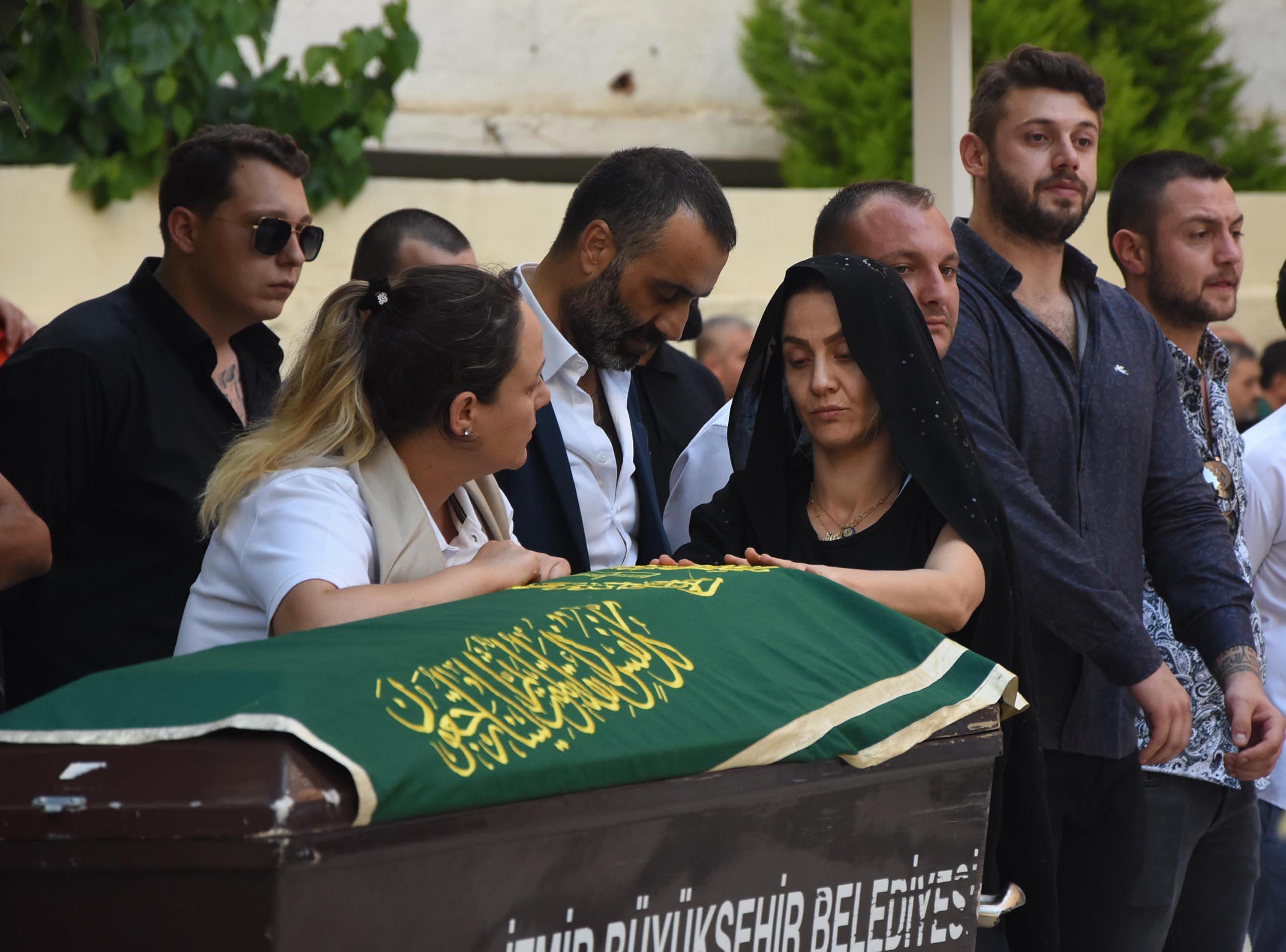 Ahmet Kurtuluşa, 5 yaşındaki çocuğunun önünde 2 kurşun